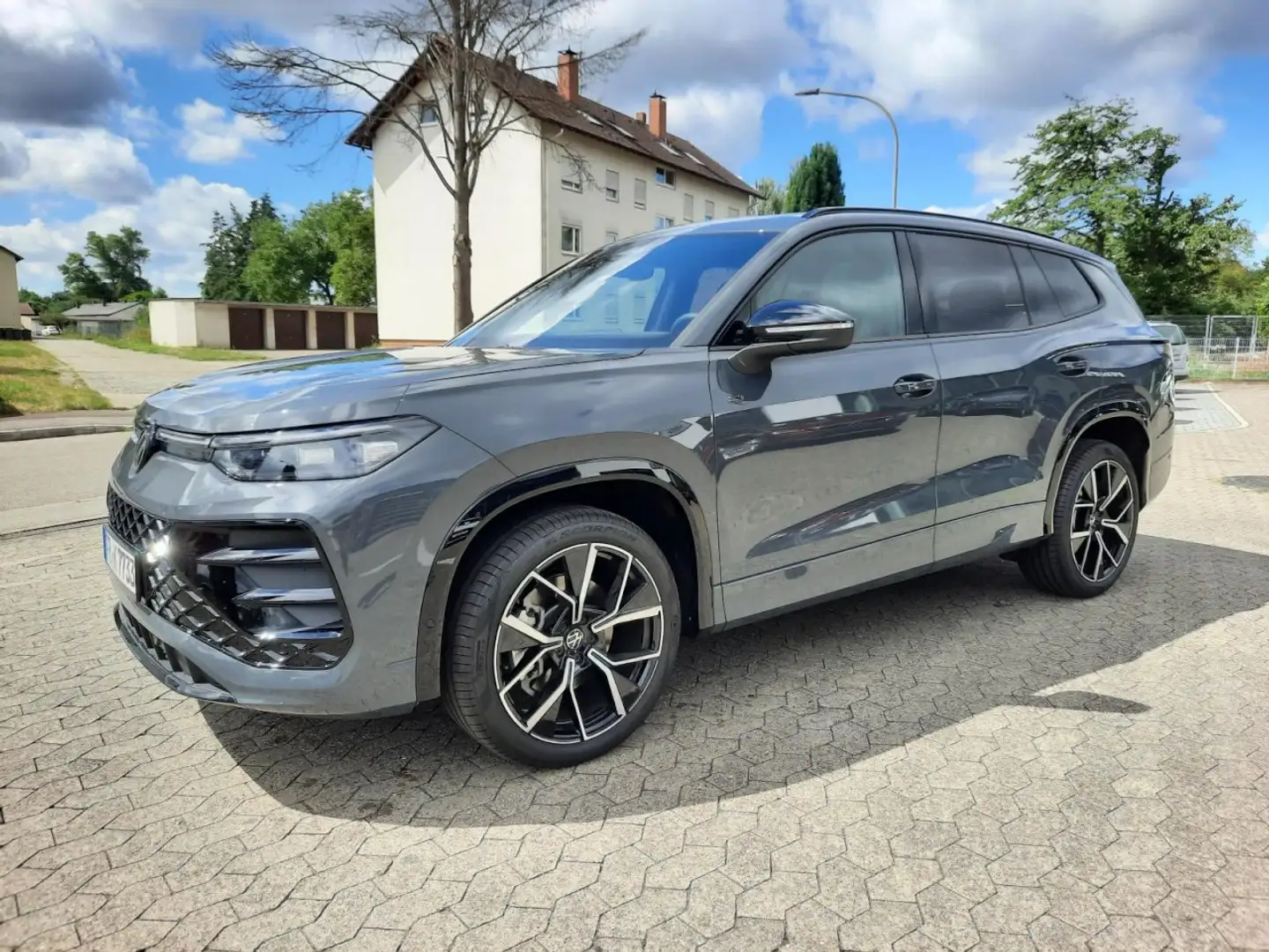 Volkswagen Tayron R-Line BlackStyle 7-Sitzer AHK Kamera uvm Klima Gris - 2