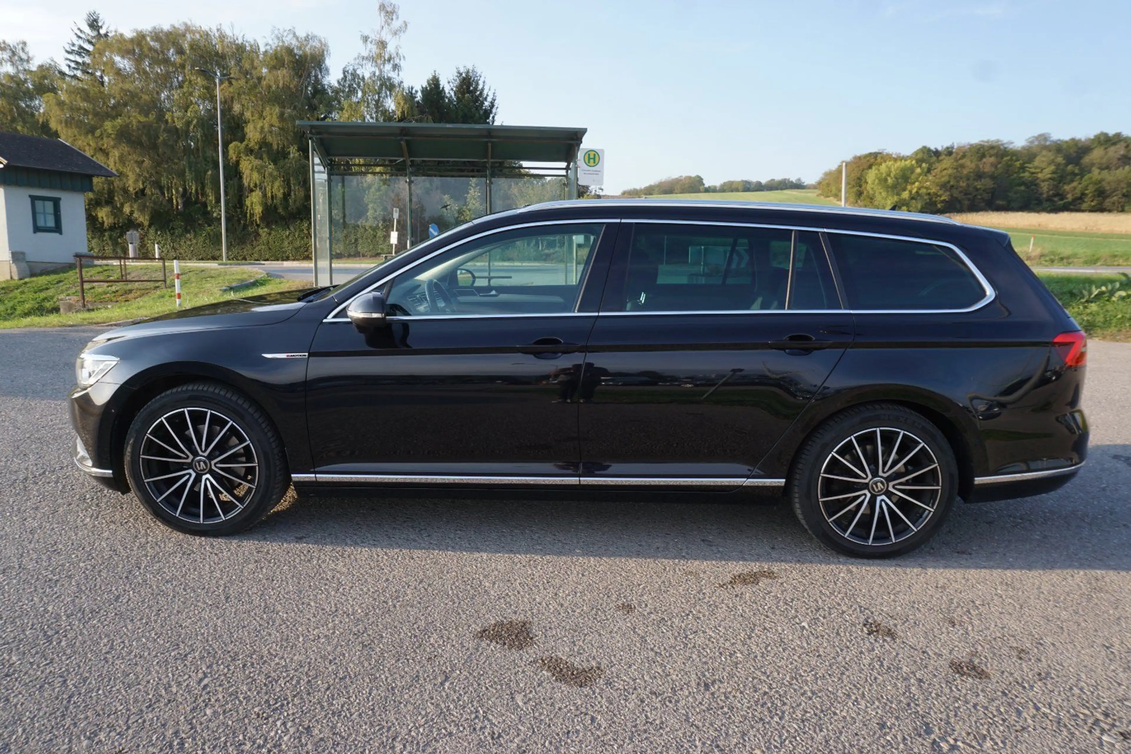 Volkswagen Passat Variant Highline 4Motion — photo 12