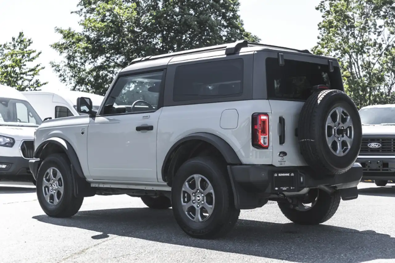 Ford Bronco photo Ford Bronco