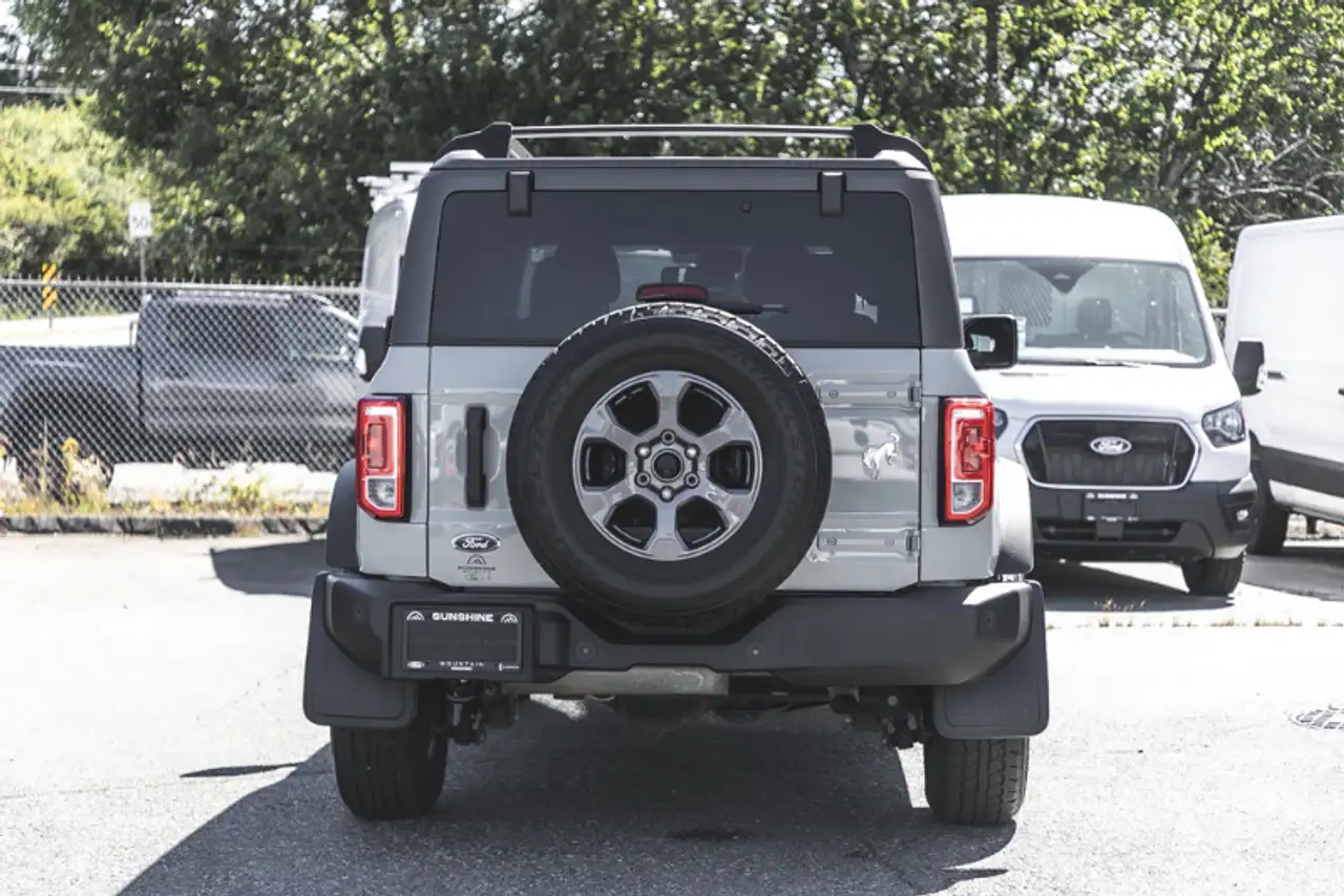 Ford Bronco photo Ford Bronco