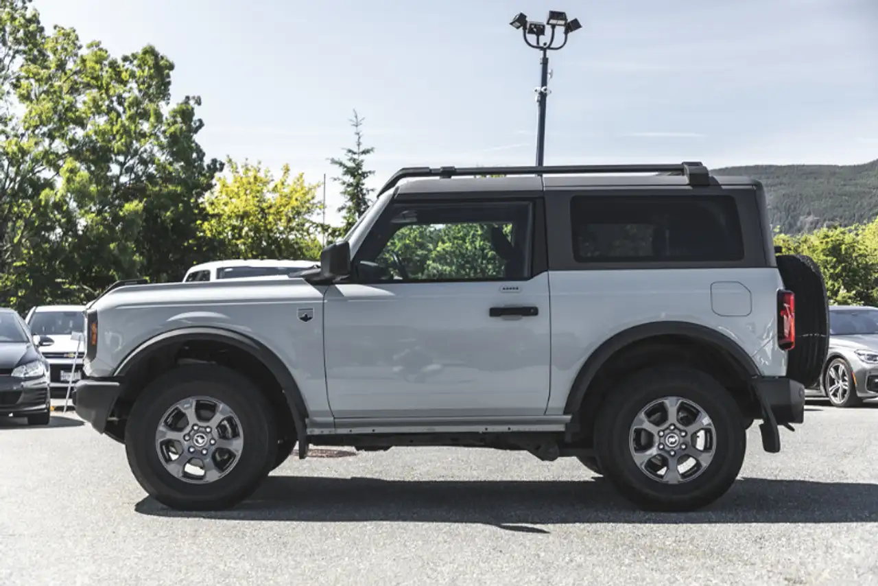 Ford Bronco photo Ford Bronco
