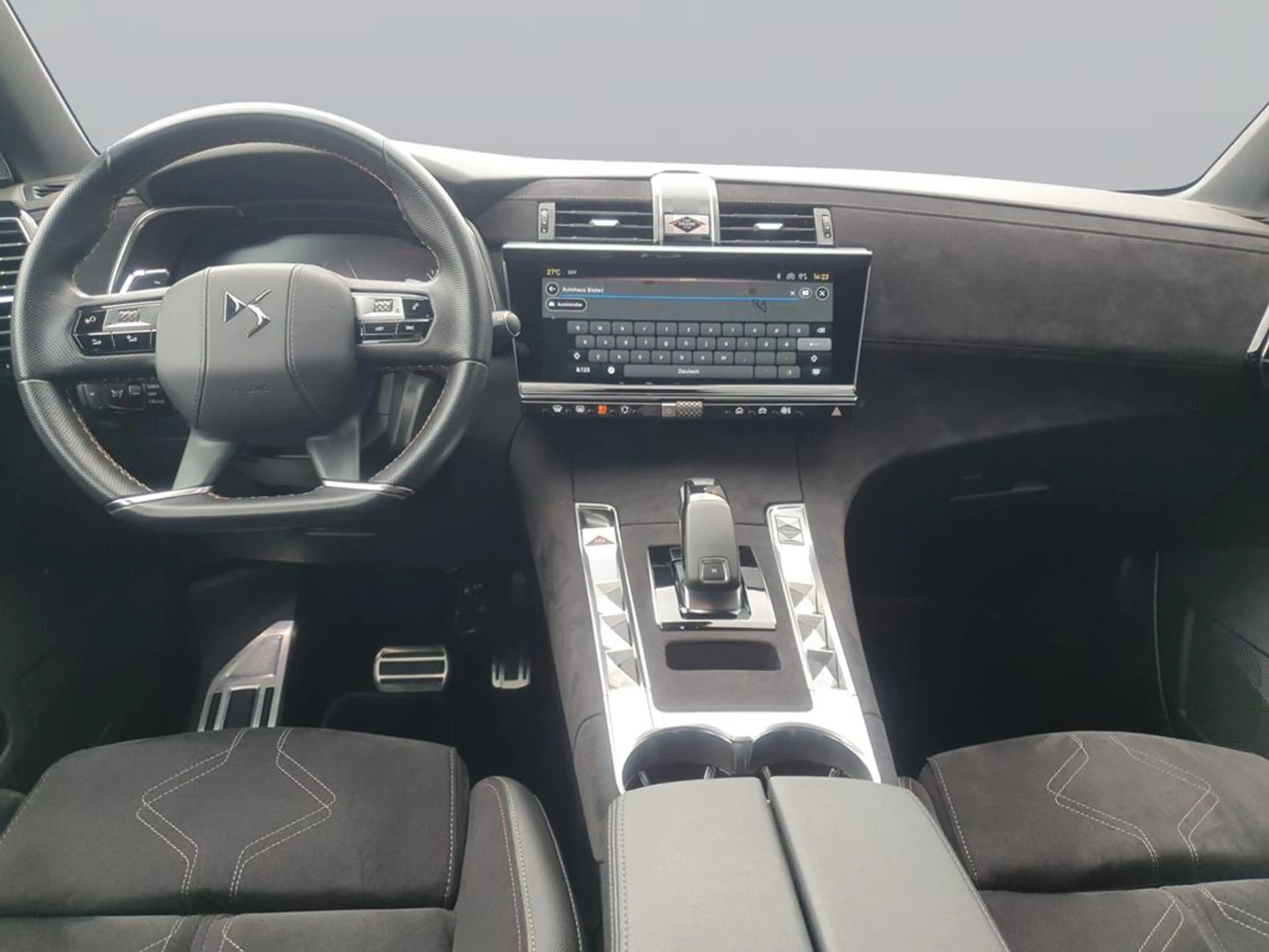DS Automobiles DS 7 Performance Line + — photo 11