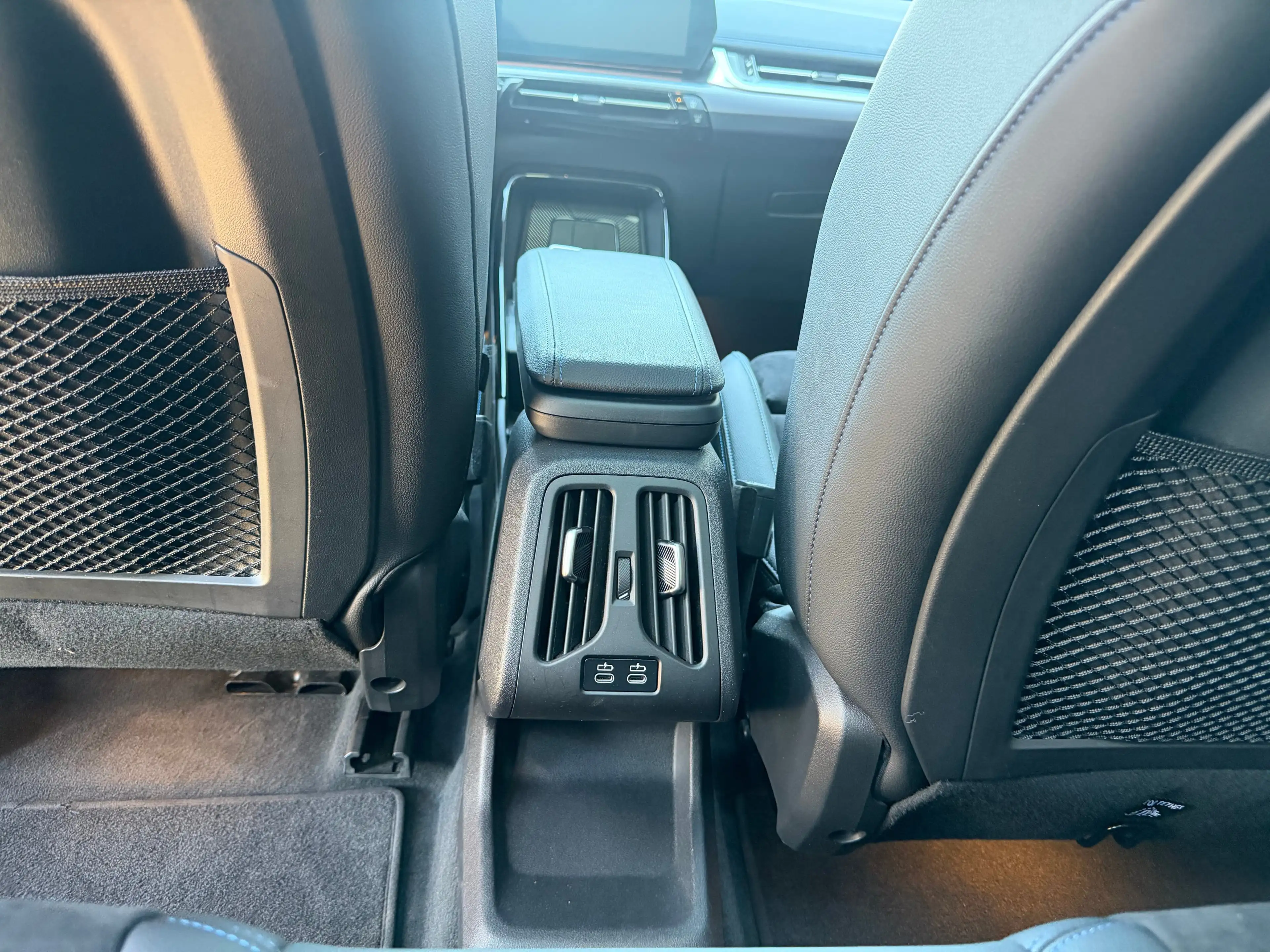 BMW iX1 xDrive30 — photo 10