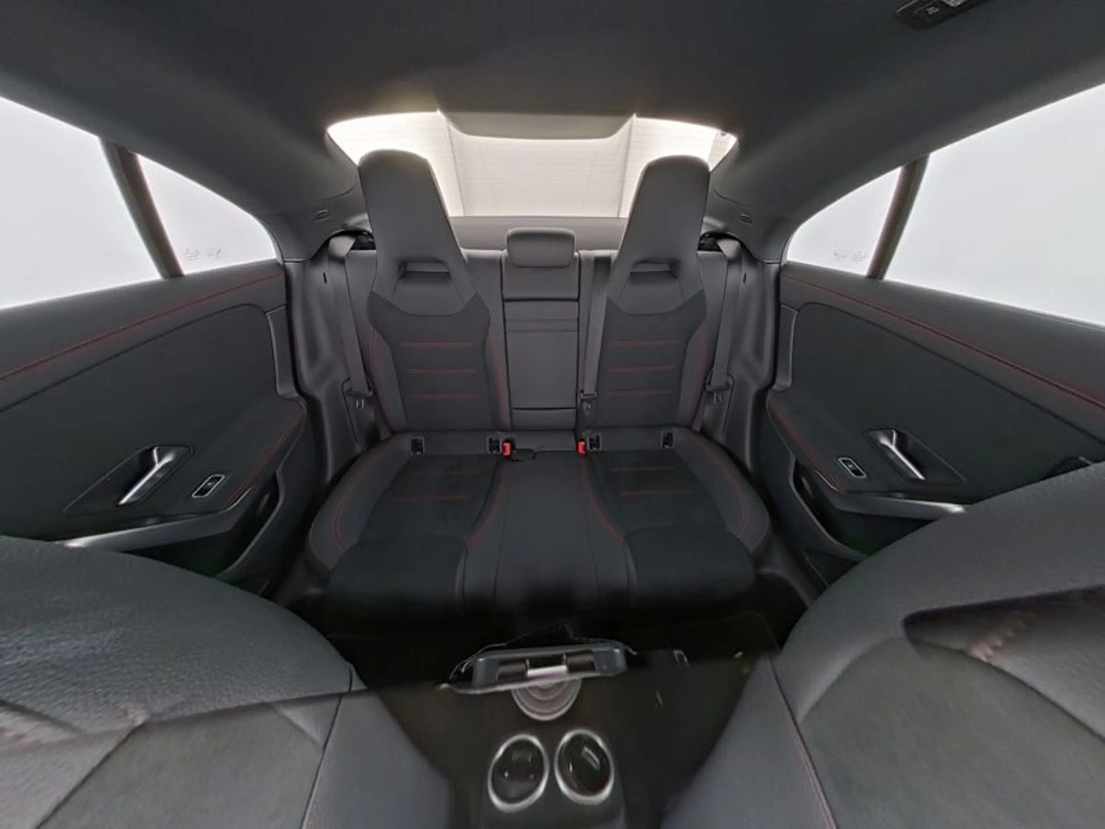Mercedes-Benz CLA 200 d  Night Pano Multib Prem 360 Verstelld. — photo 9
