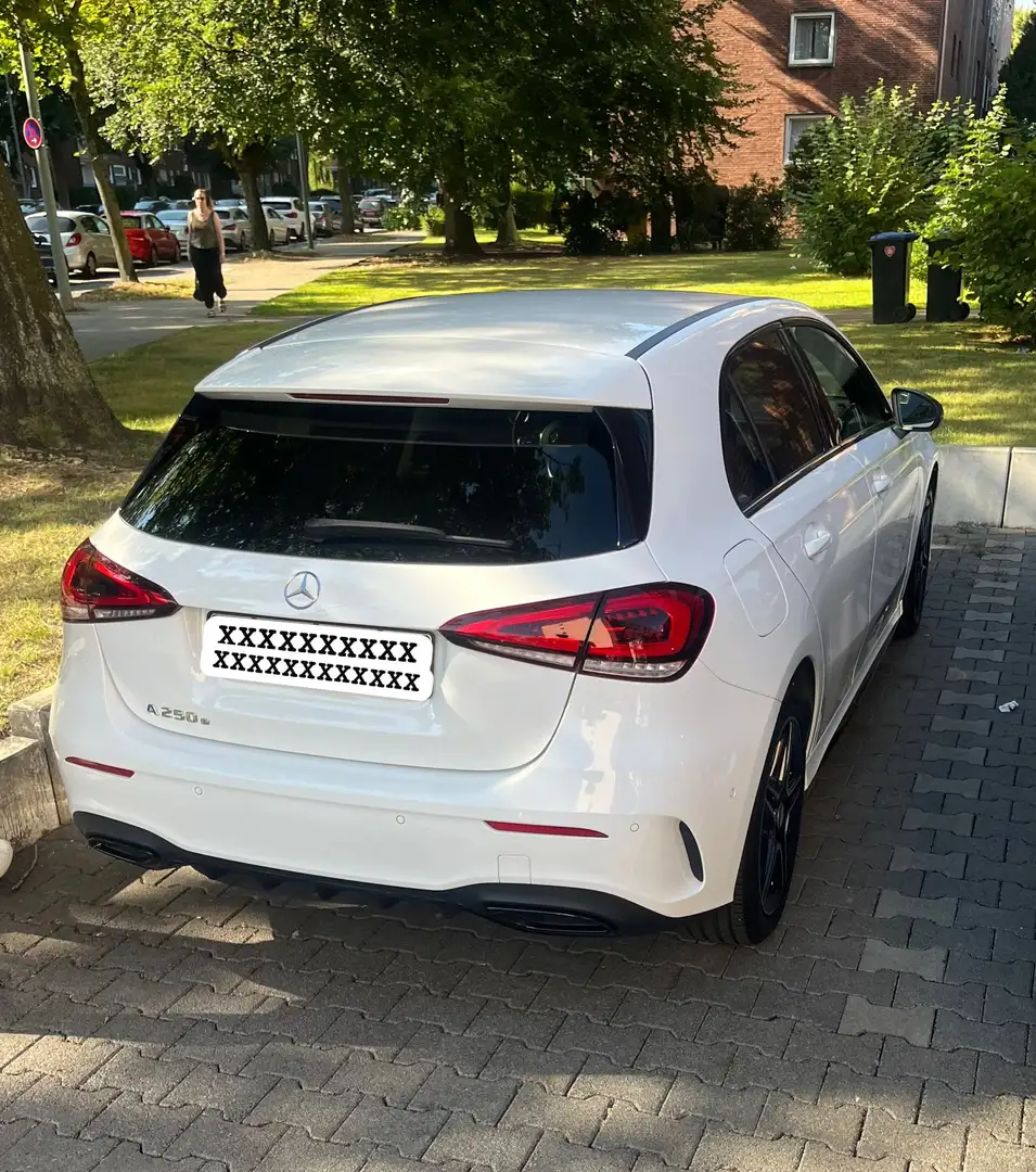 Mercedes-Benz A 250 e phev (eq-power) Premium Night edition Plus auto - 2