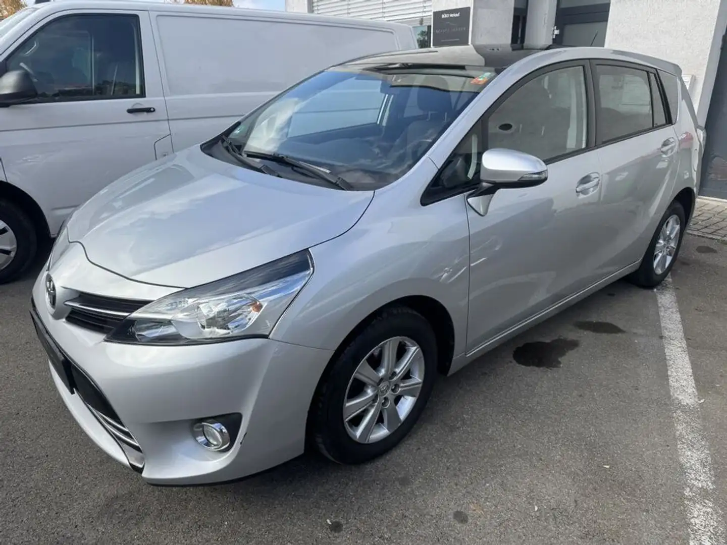 Toyota Verso Active 1,6 Srebrny - 1