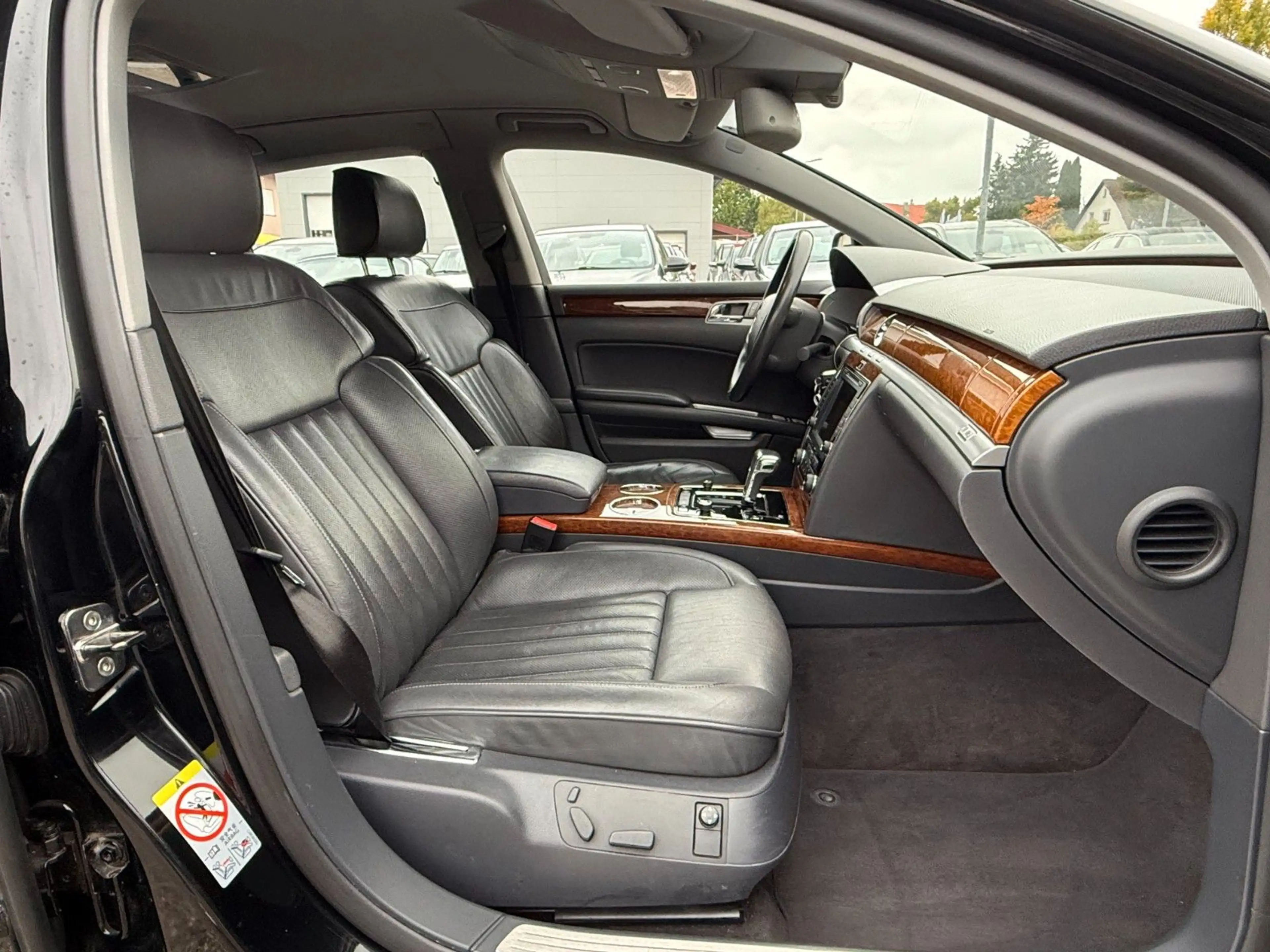 Volkswagen Phaeton V6 TDI 5-Sitzer 4Motion-Leder-Navi-Xenon — photo 13
