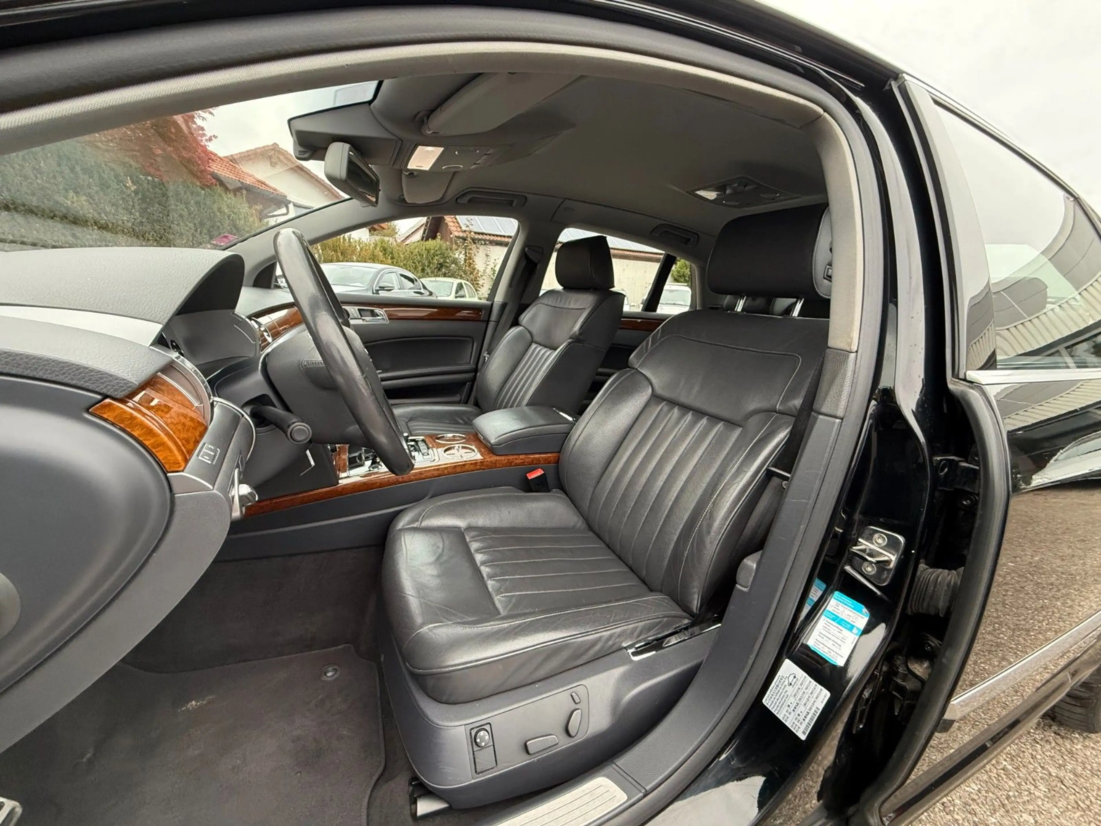 Volkswagen Phaeton V6 TDI 5-Sitzer 4Motion-Leder-Navi-Xenon — photo 14