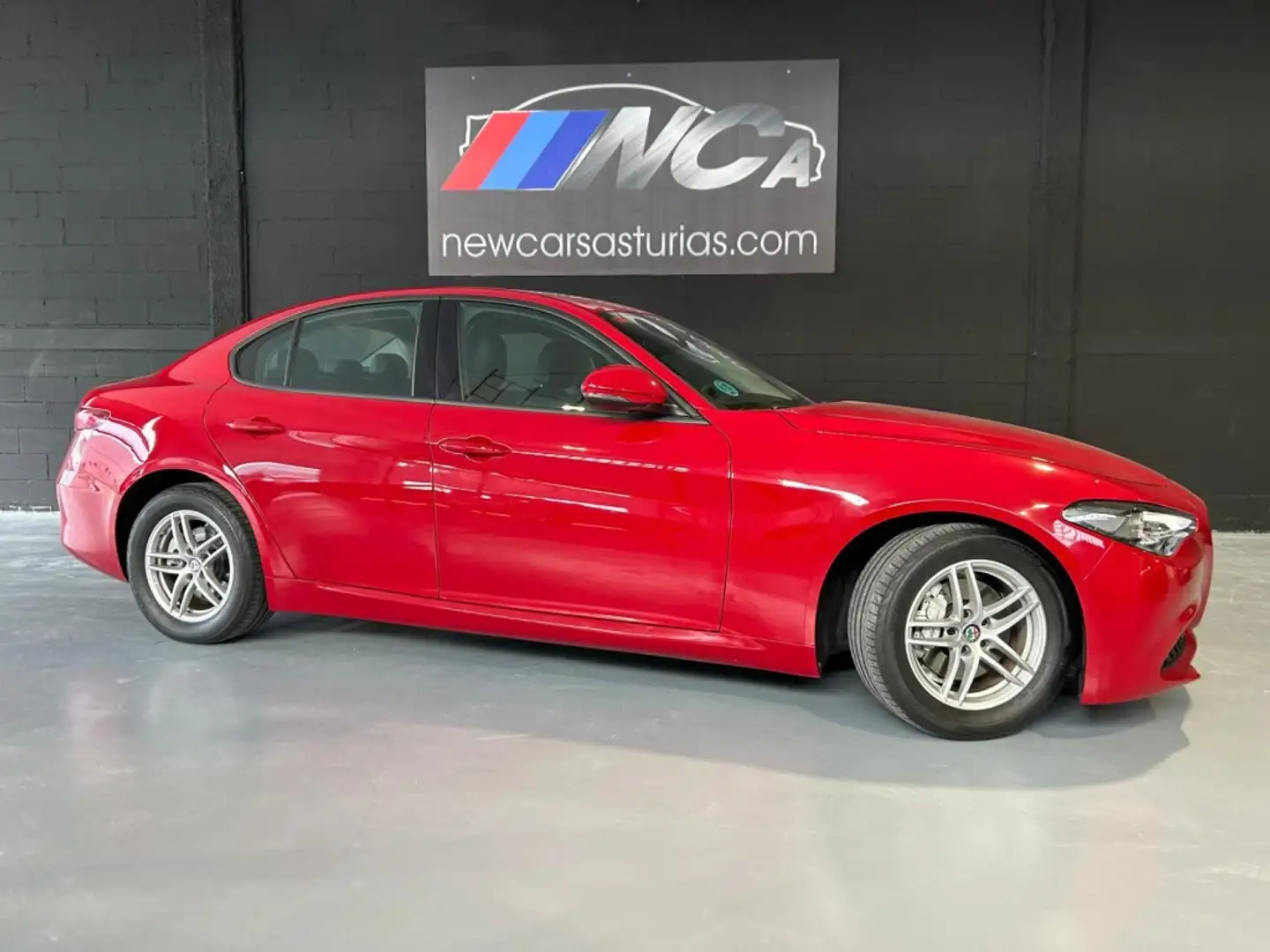 Alfa Romeo Giulia 2.2 Diesel Super Aut. 150 Rood - 1