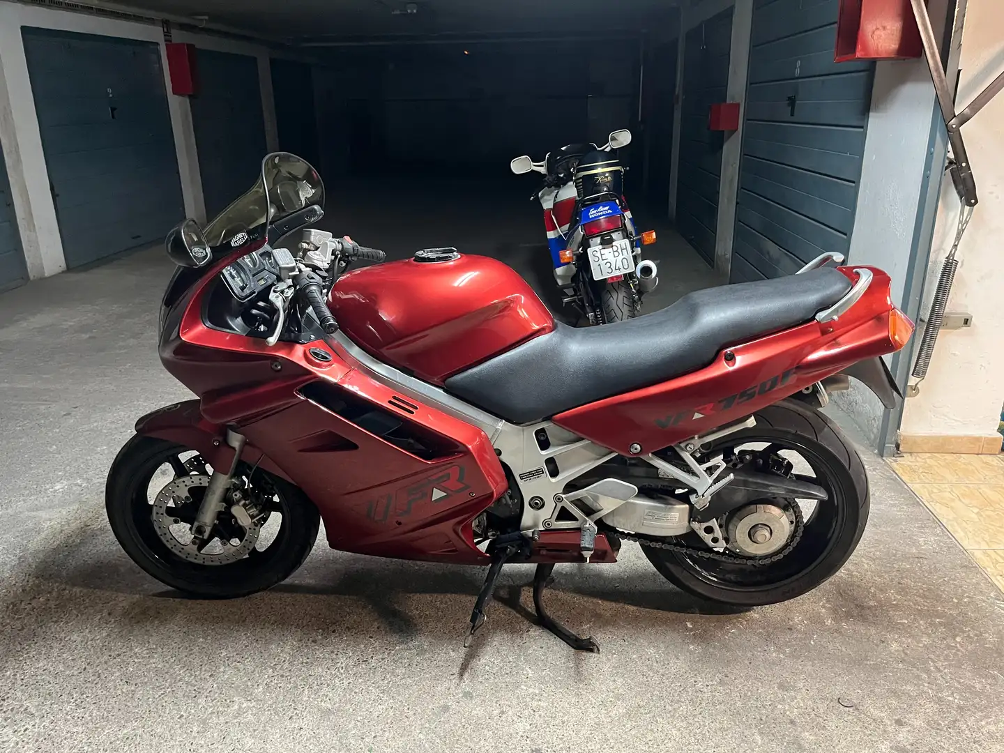 Honda VFR 750 F RC36-I Piros - 1