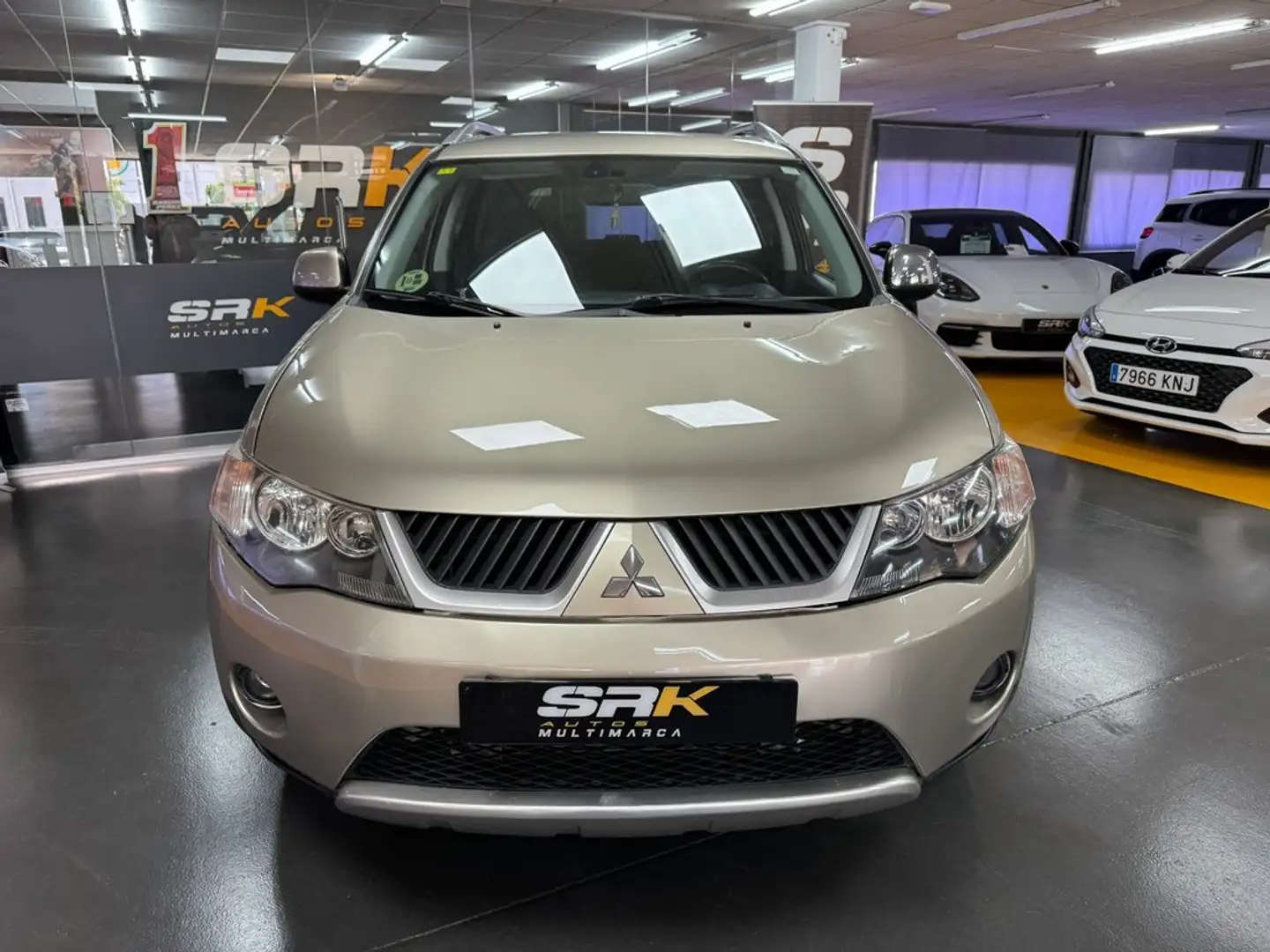 Mitsubishi Outlander 2.0DI-D Intense Plus Beige - 2