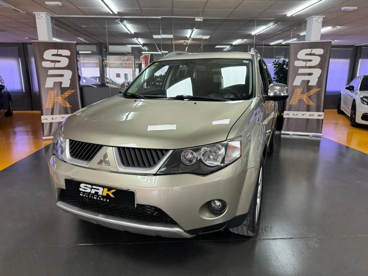 Mitsubishi Outlander 2.0DI-D Intense Plus Beige - 1