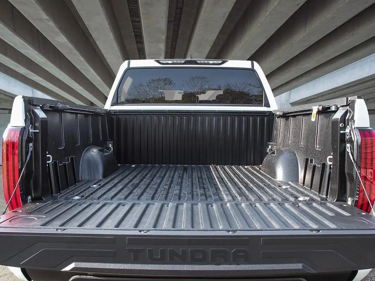 Toyota Tundra снимка Toyota Tundra