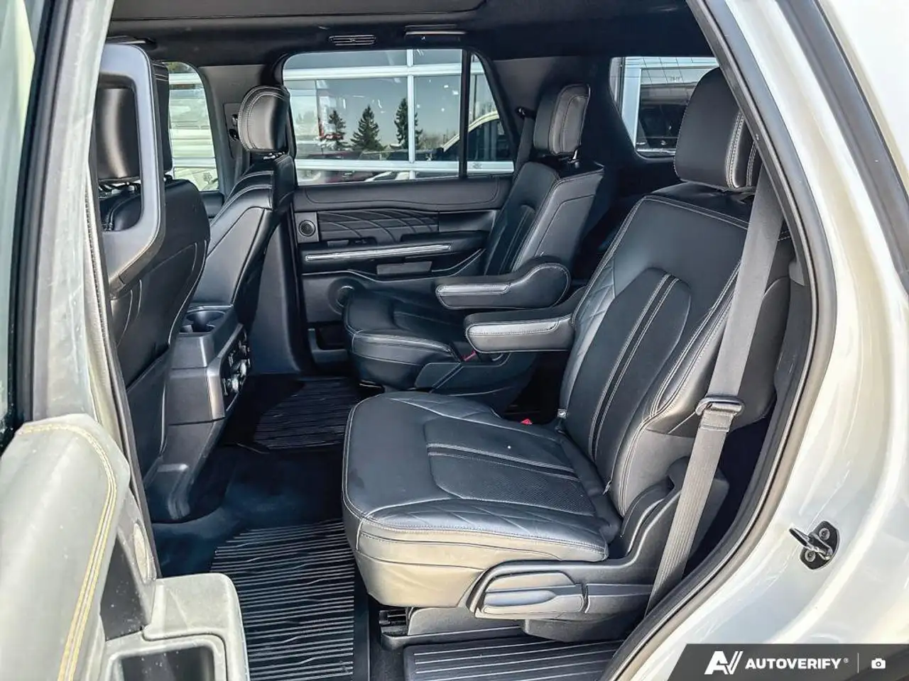 Ford Expedition снимка Ford Expedition