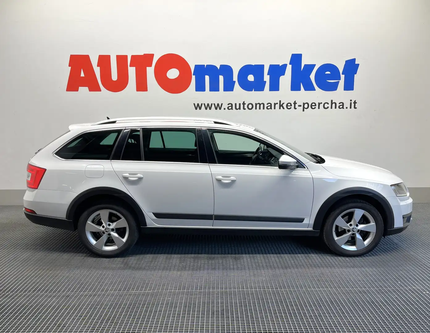 Skoda Octavia Wagon Scout 2.0 TDI 4x4 150cv Bianco - 1