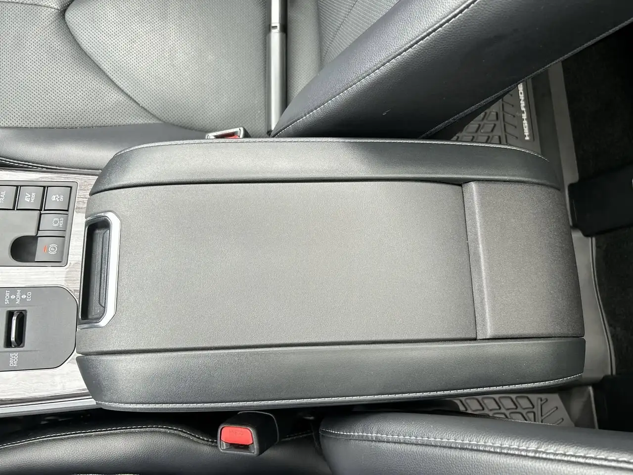 Toyota Highlander снимка Toyota Highlander