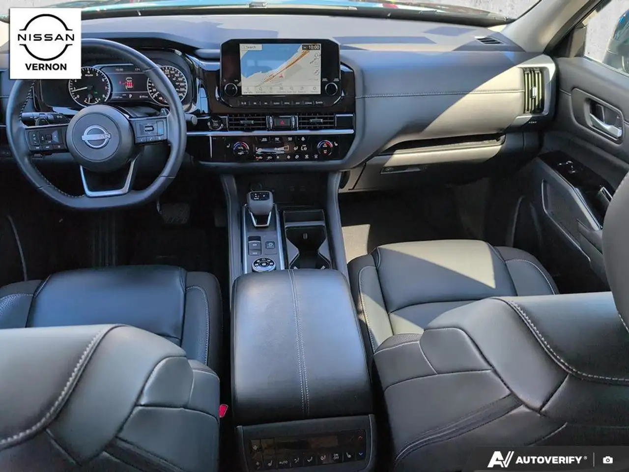 Nissan Pathfinder снимка Nissan Pathfinder