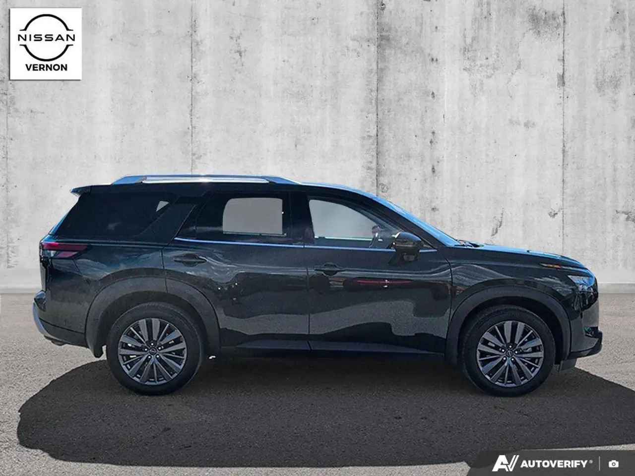 Nissan Pathfinder снимка Nissan Pathfinder