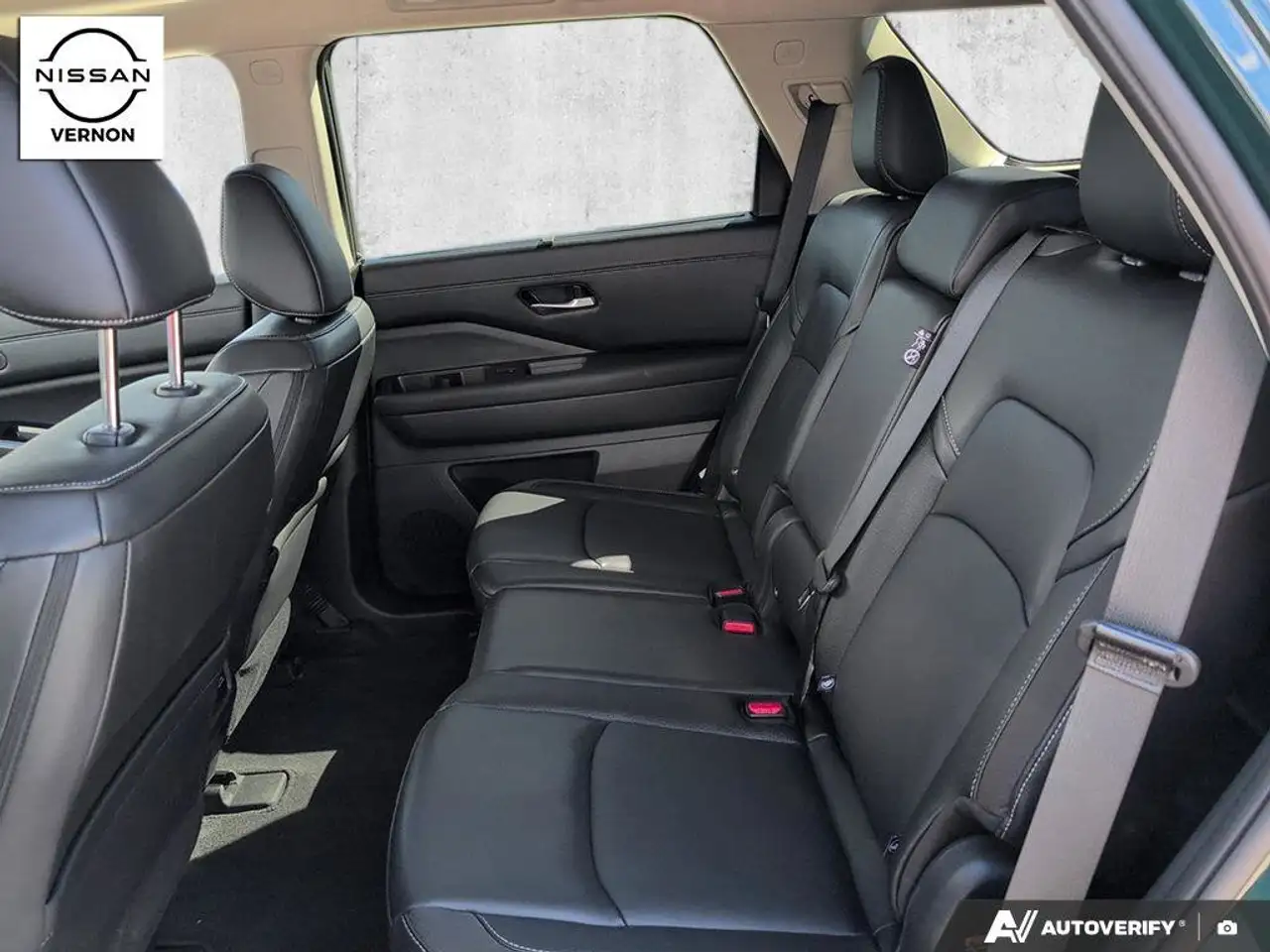 Nissan Pathfinder снимка Nissan Pathfinder