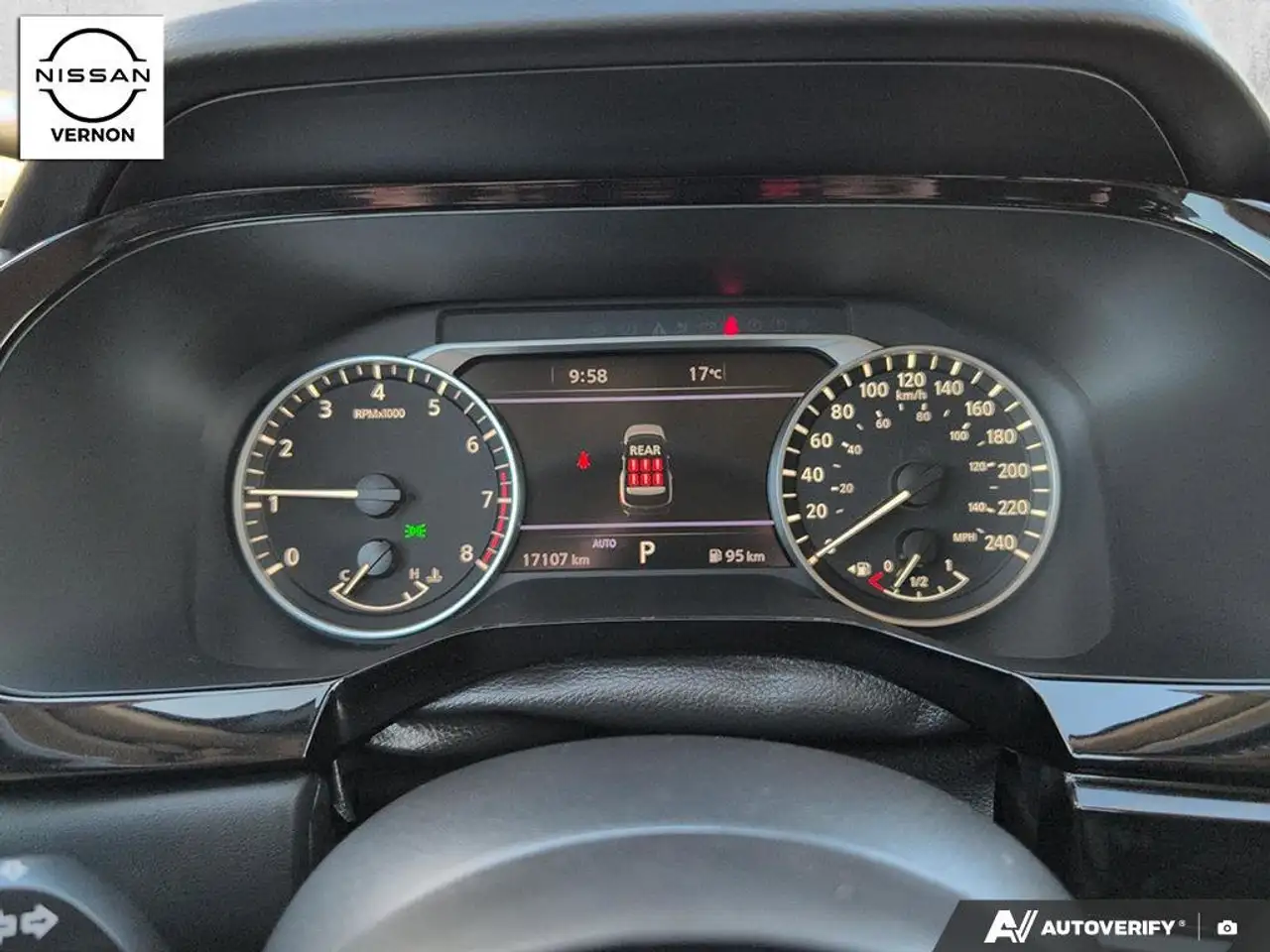 Nissan Pathfinder снимка Nissan Pathfinder