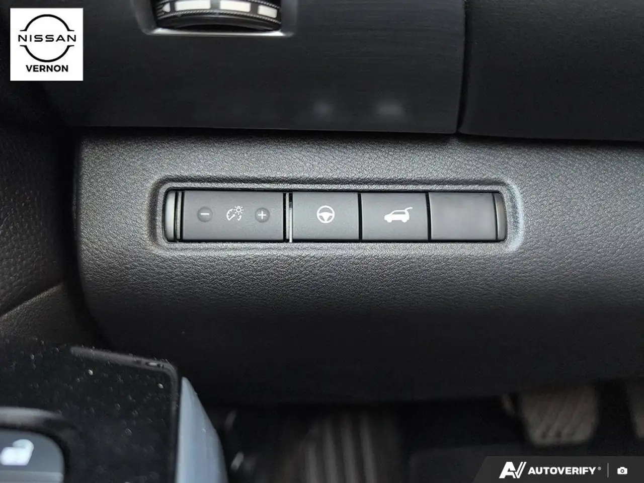 Nissan Pathfinder снимка Nissan Pathfinder