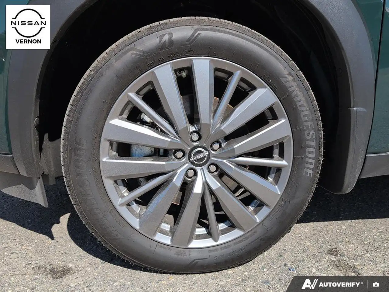 Nissan Pathfinder снимка Nissan Pathfinder