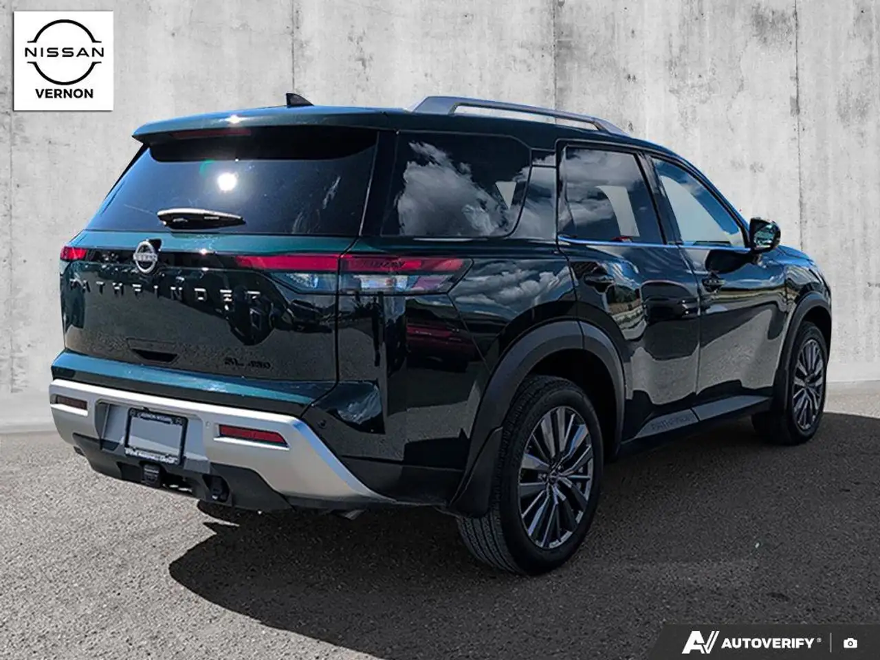 Nissan Pathfinder снимка Nissan Pathfinder