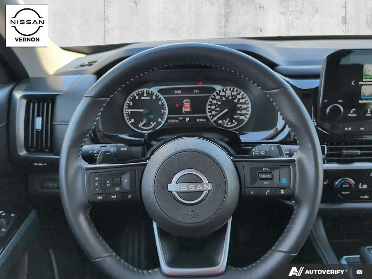 Nissan Pathfinder снимка Nissan Pathfinder