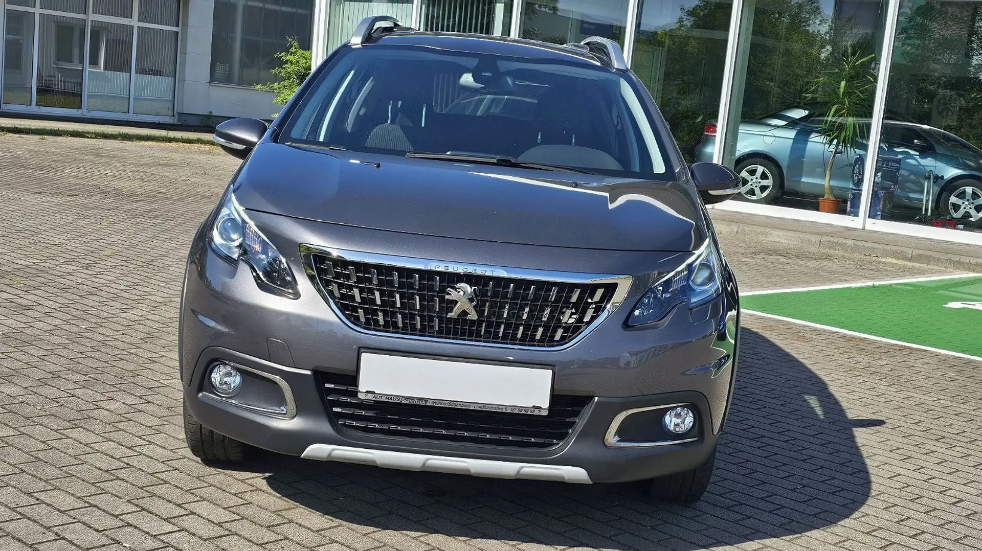 Peugeot 2008 Allure PureTech 110 Navi, SHZ, Klimaaut. Grau - 2