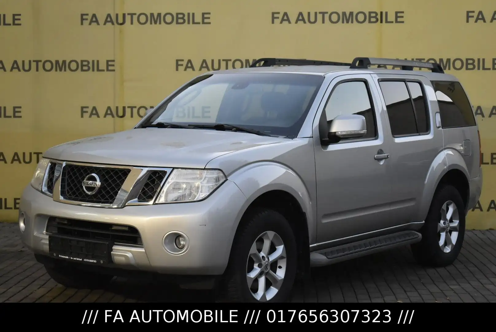 Nissan Pathfinder 2.5 dCi Platinum/7 SITZE/AHK/PDC/NAVI Silber - 1