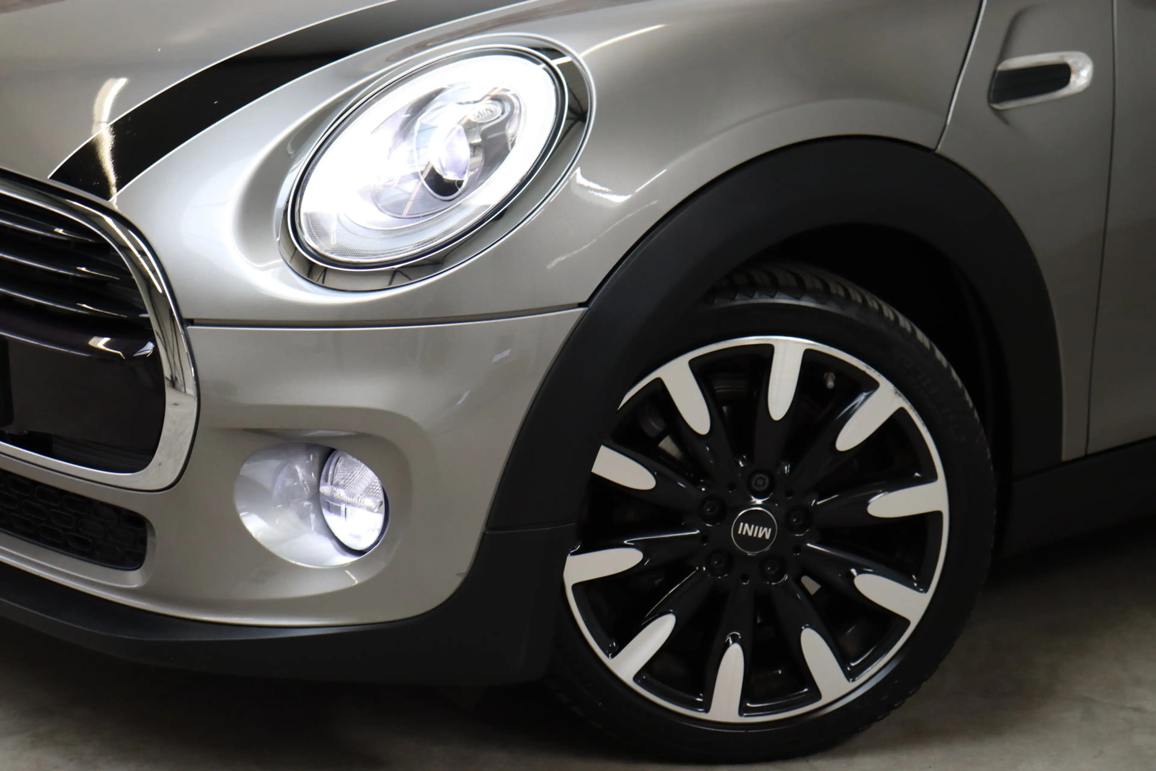 MINI Cooper Hatchback Serious Business 5 deurs / Navigatiesyst — photo 9