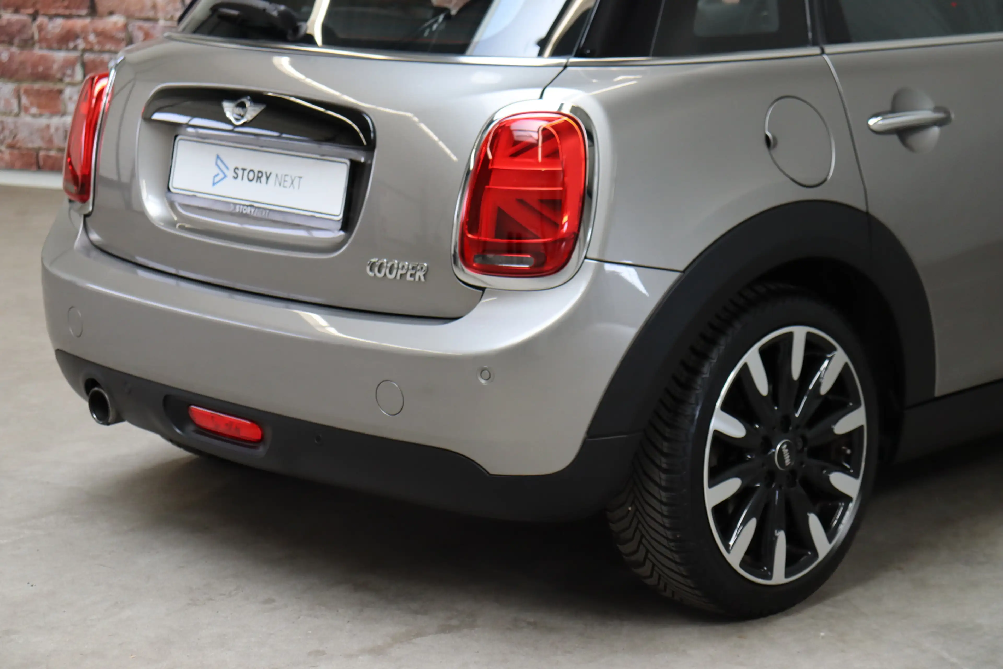 MINI Cooper Hatchback Serious Business 5 deurs / Navigatiesyst — photo 5