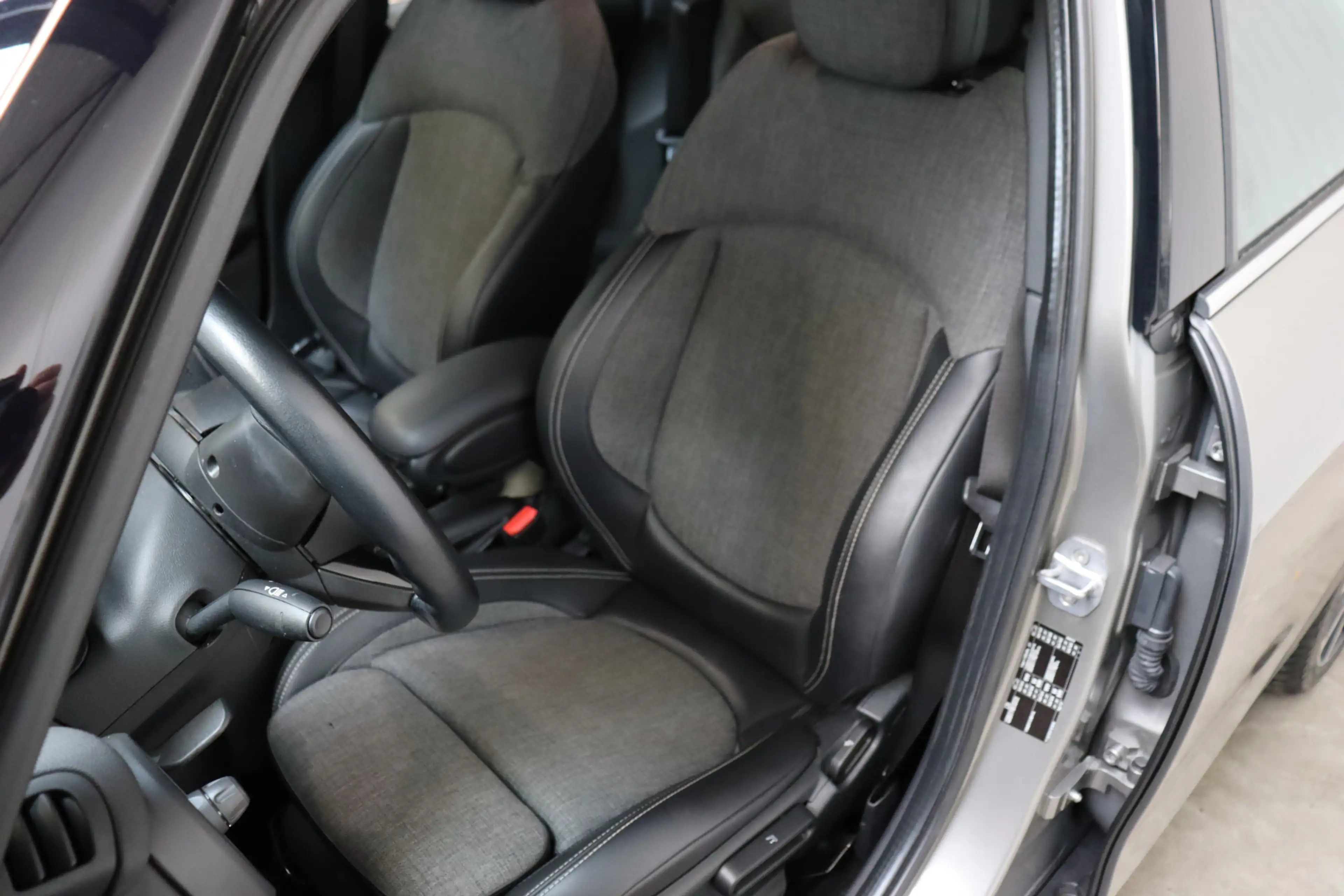 MINI Cooper Hatchback Serious Business 5 deurs / Navigatiesyst — photo 14