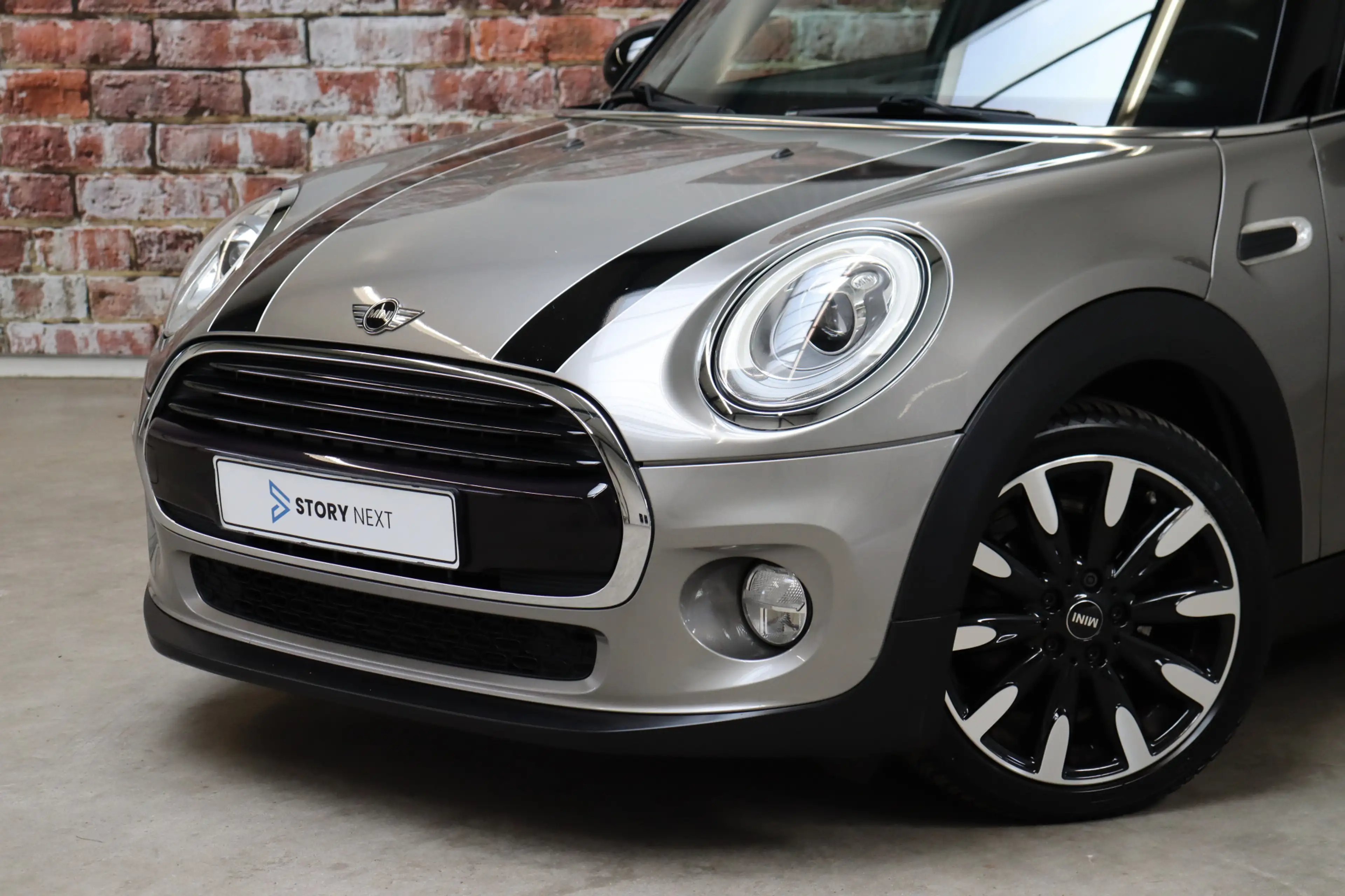 MINI Cooper Hatchback Serious Business 5 deurs / Navigatiesyst — photo 2