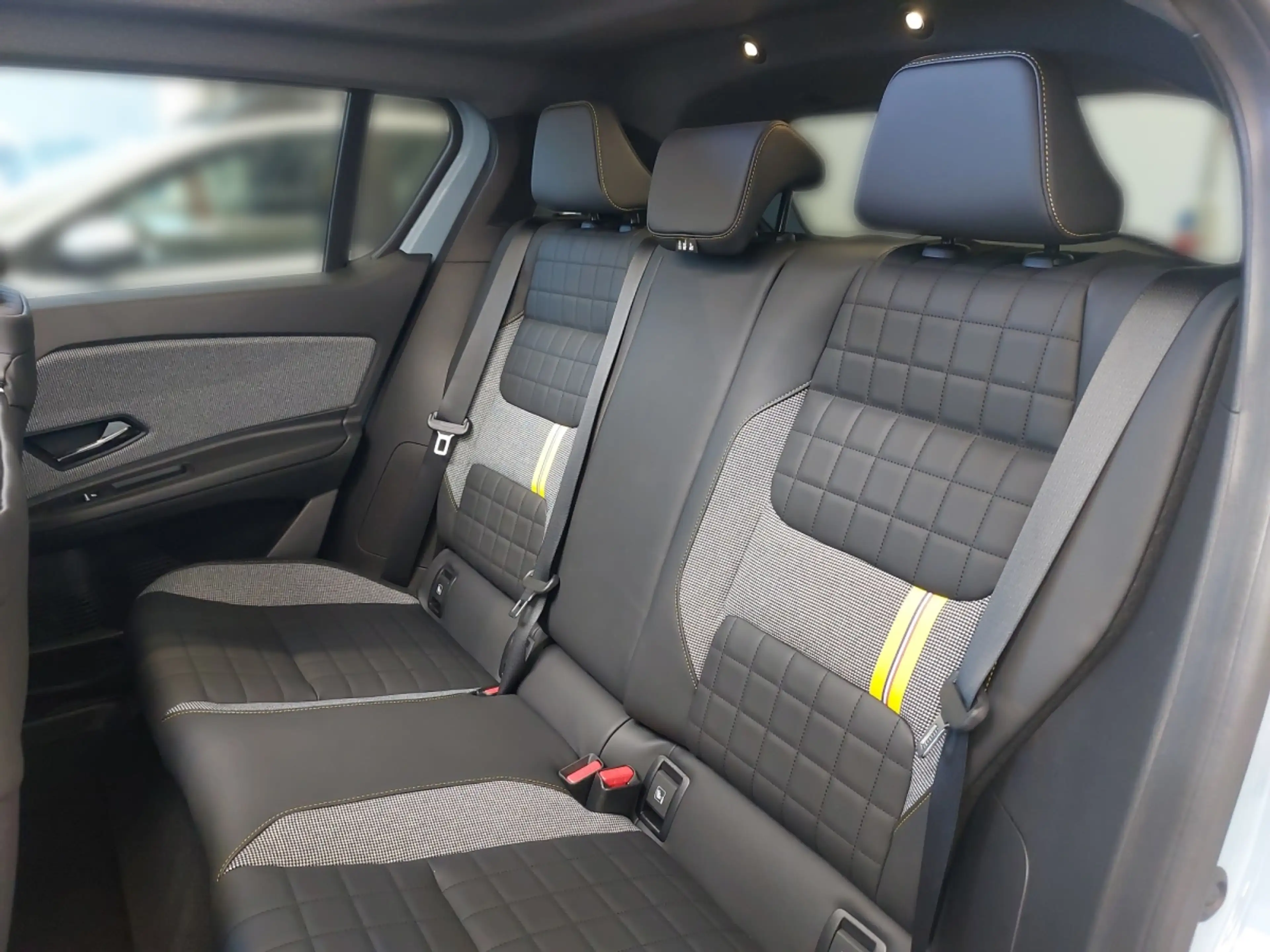 Renault R 4 E-Tech 150 PS 52kWh Comfort Range Iconic Plein Sud — photo 11