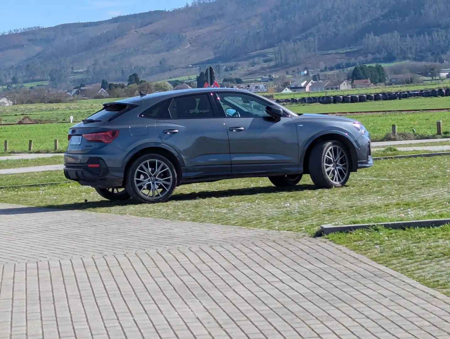 Audi Q3 Q3 Sportback 40 TFSI quattro Black line S tronic Black line Gris - 1