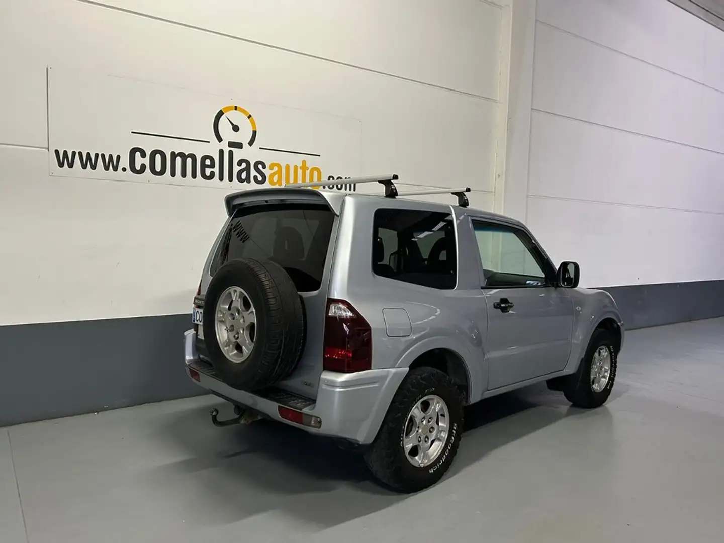 Mitsubishi Montero 3.2DI-D Intense Gris - 2