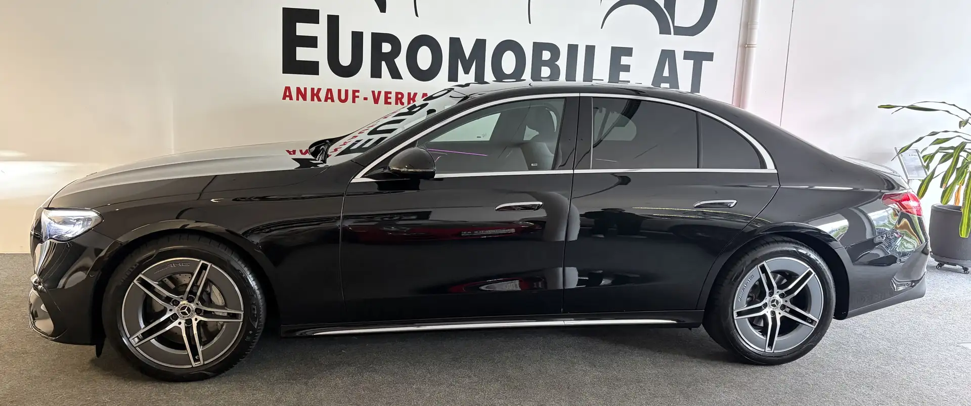 Mercedes-Benz E 220 d AMG Line ADVANCED*RFK*AHK*Komfort-P*Styling-P* Schwarz - 2