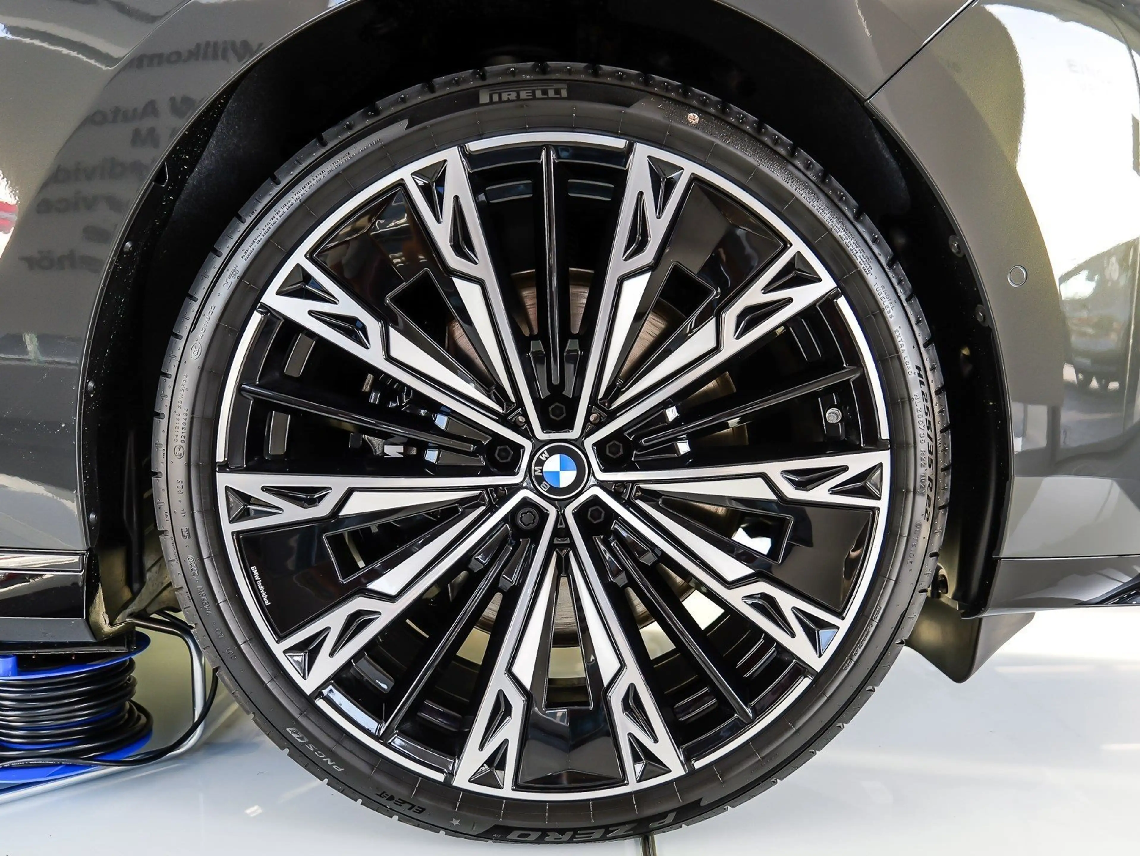 BMW i7 M70 xDrive MSport + Pano + Standh. + B/W + 22" — photo 4