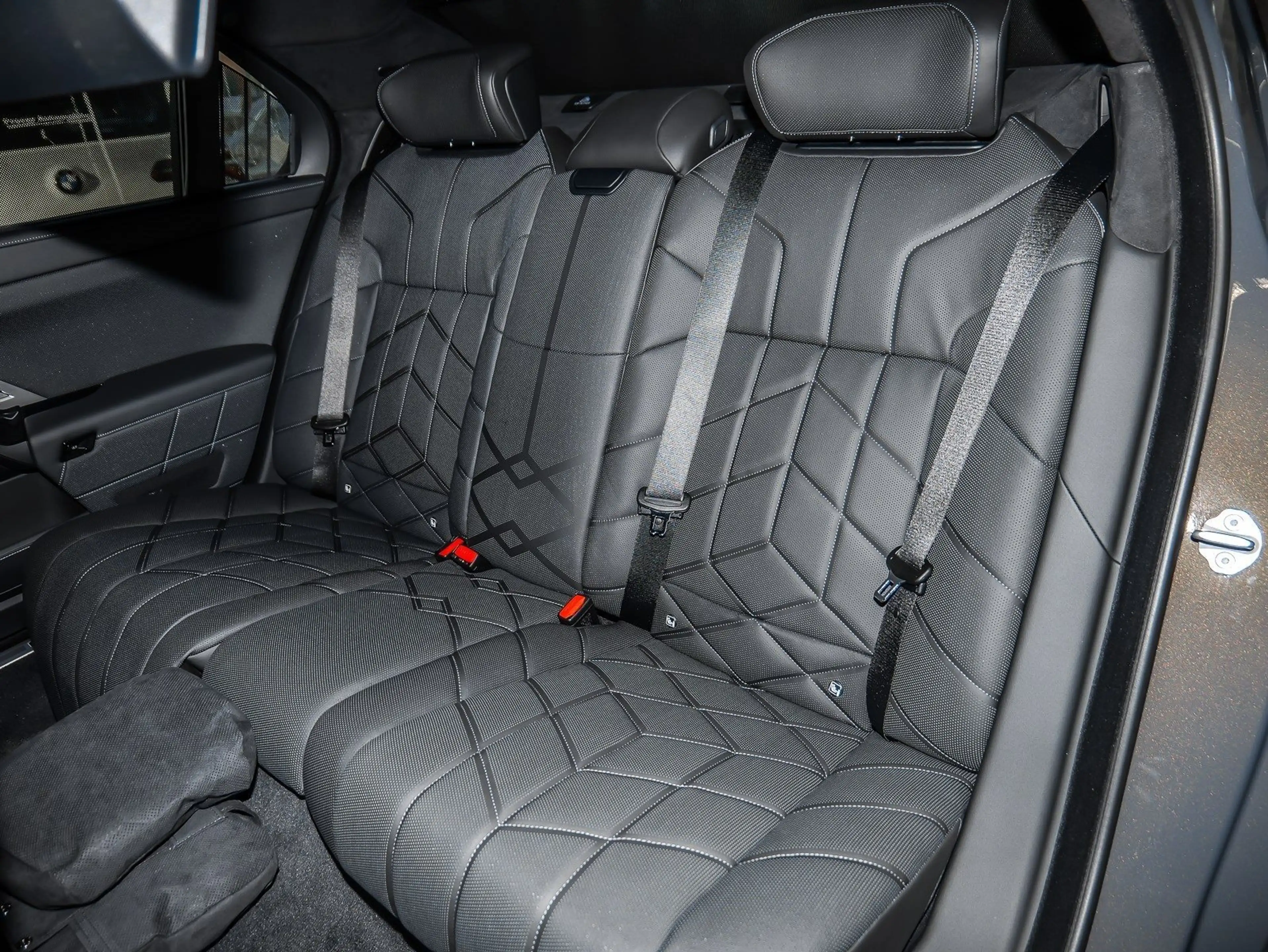 BMW i7 M70 xDrive MSport + Pano + Standh. + B/W + 22" — photo 10