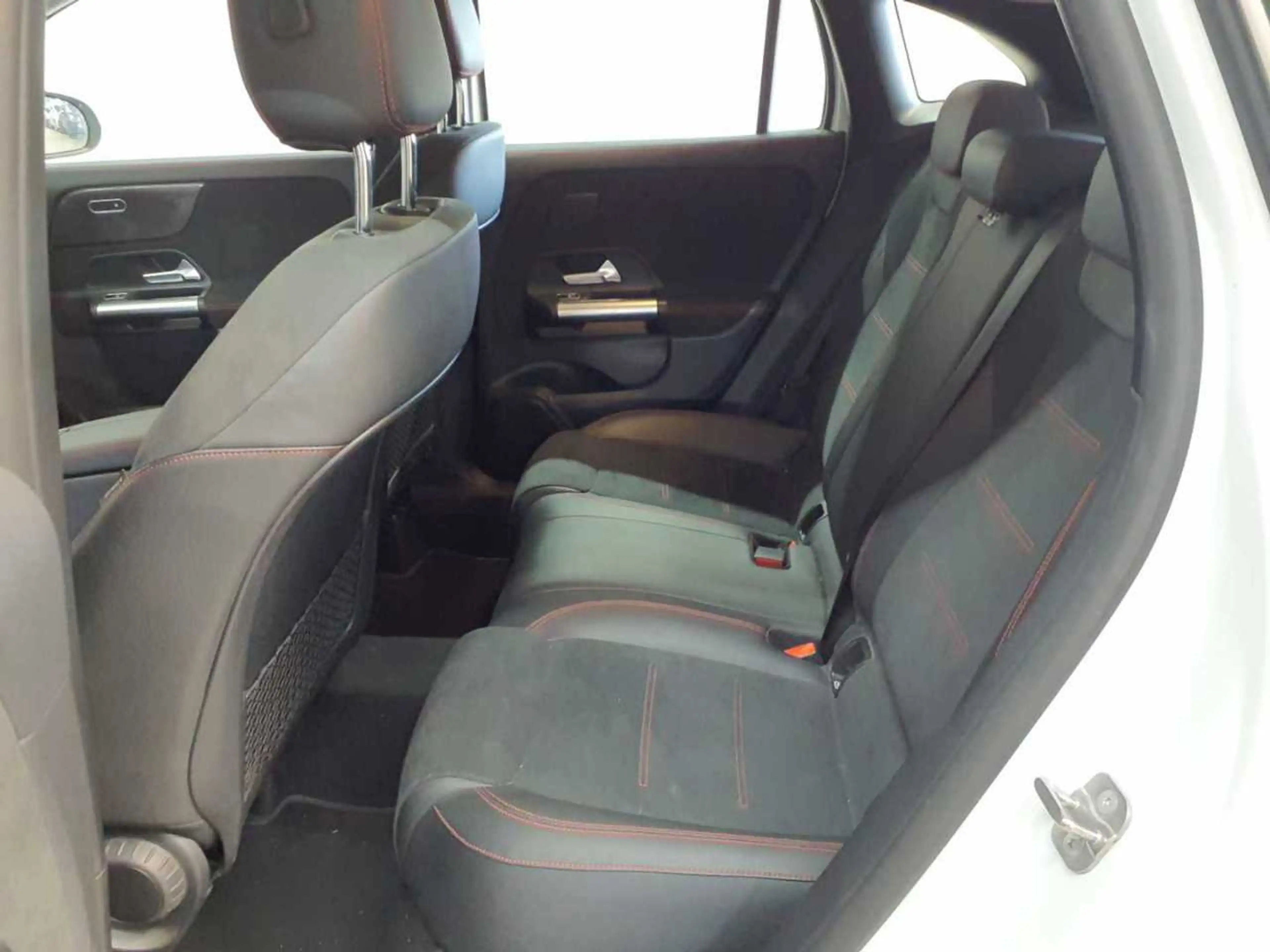 Mercedes-Benz GLA 220 GLA 220 d 8G-AMG AHK BusiP AssiP MBUX — photo 14