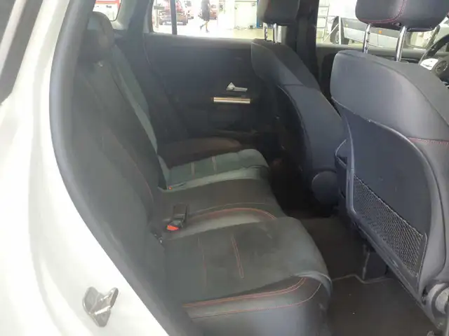 Mercedes-Benz Gla view 13