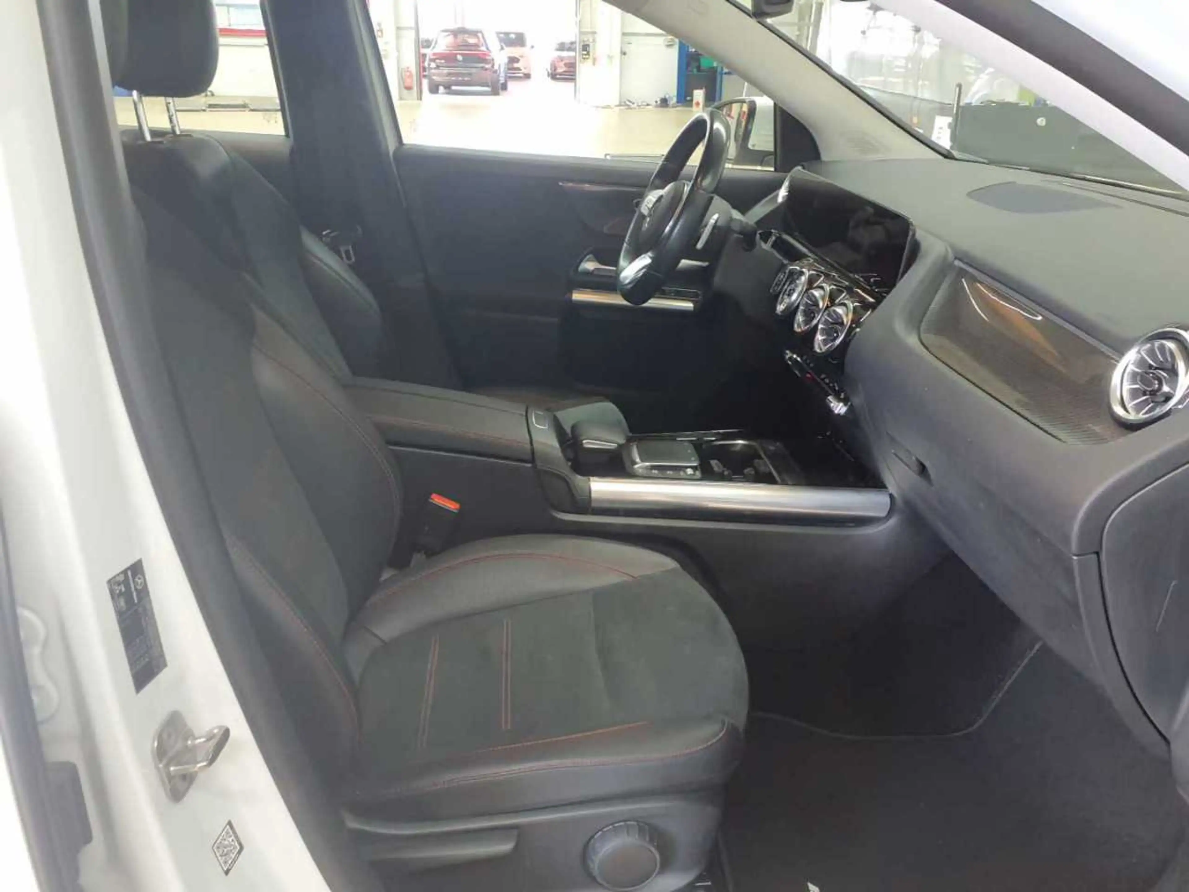 Mercedes-Benz GLA 220 GLA 220 d 8G-AMG AHK BusiP AssiP MBUX — photo 7