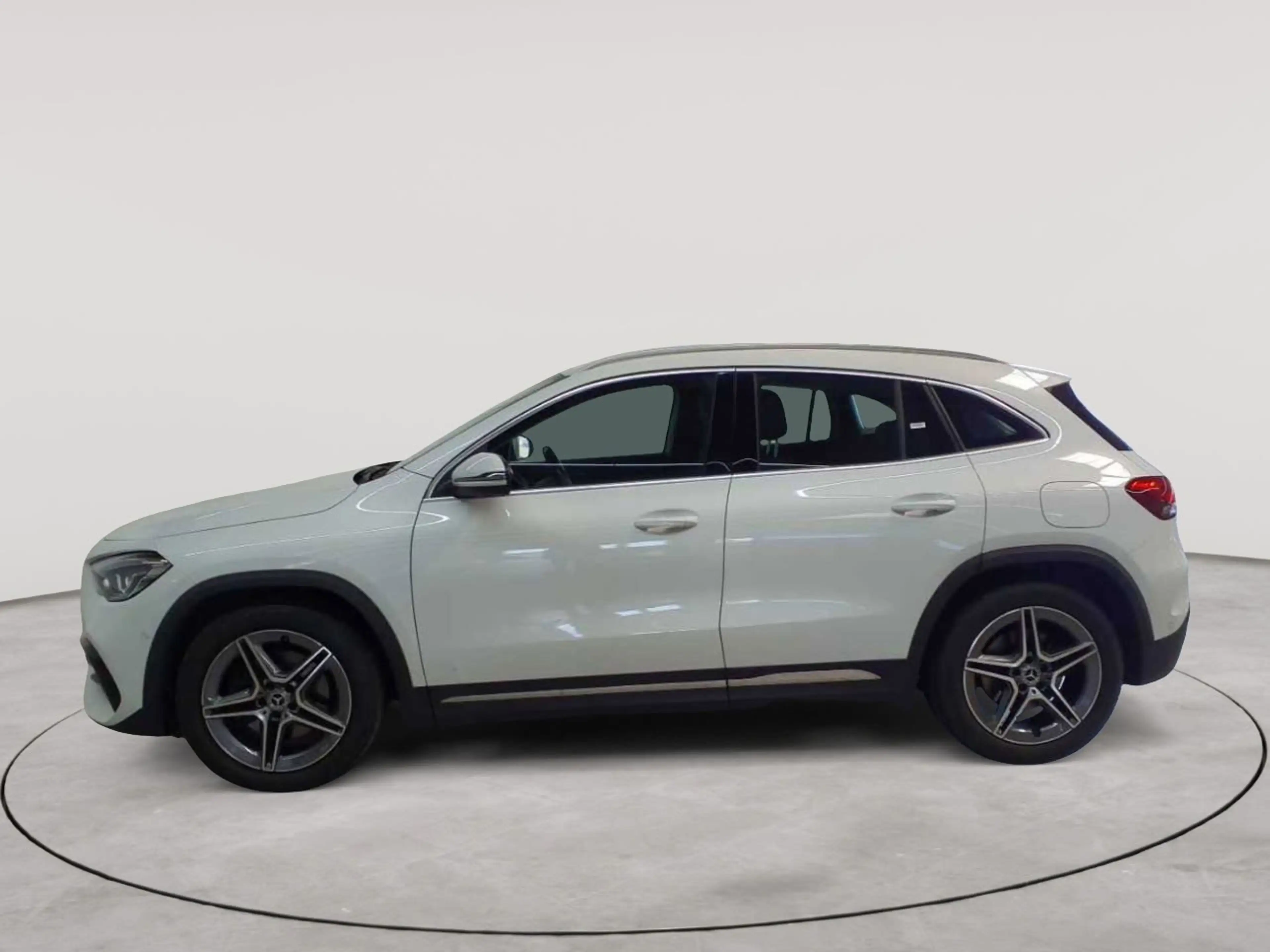 Mercedes-Benz GLA 220 GLA 220 d 8G-AMG AHK BusiP AssiP MBUX — photo 6