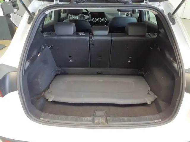 Mercedes-Benz Gla view 15