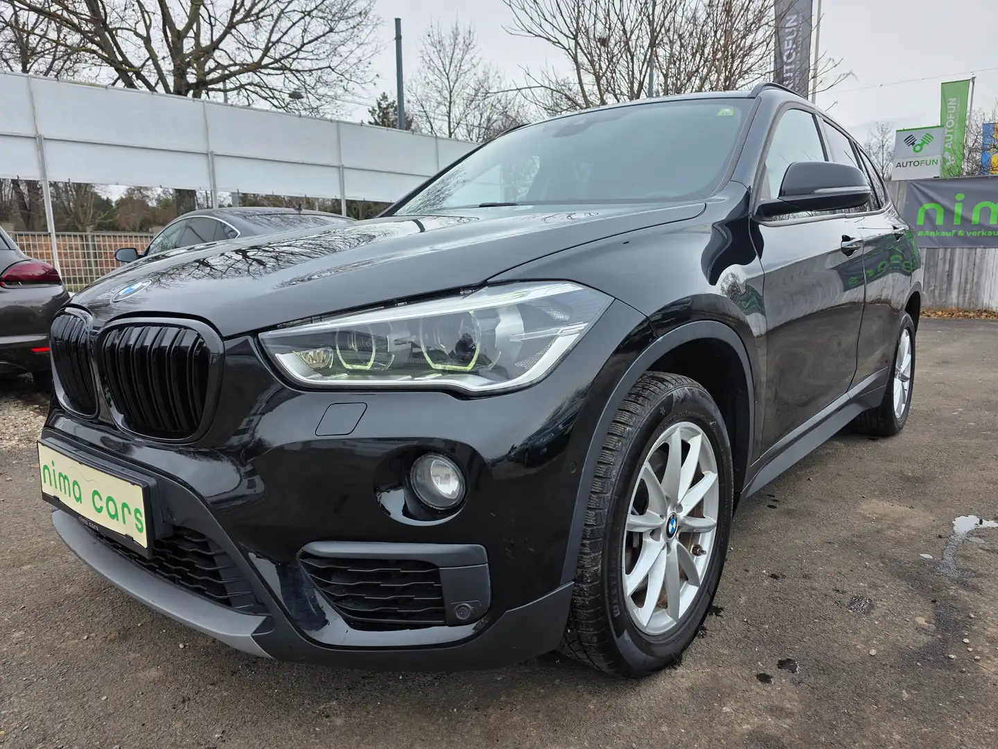 BMW X1 xDrive 20d Advantage Automatik Schwarz - 1