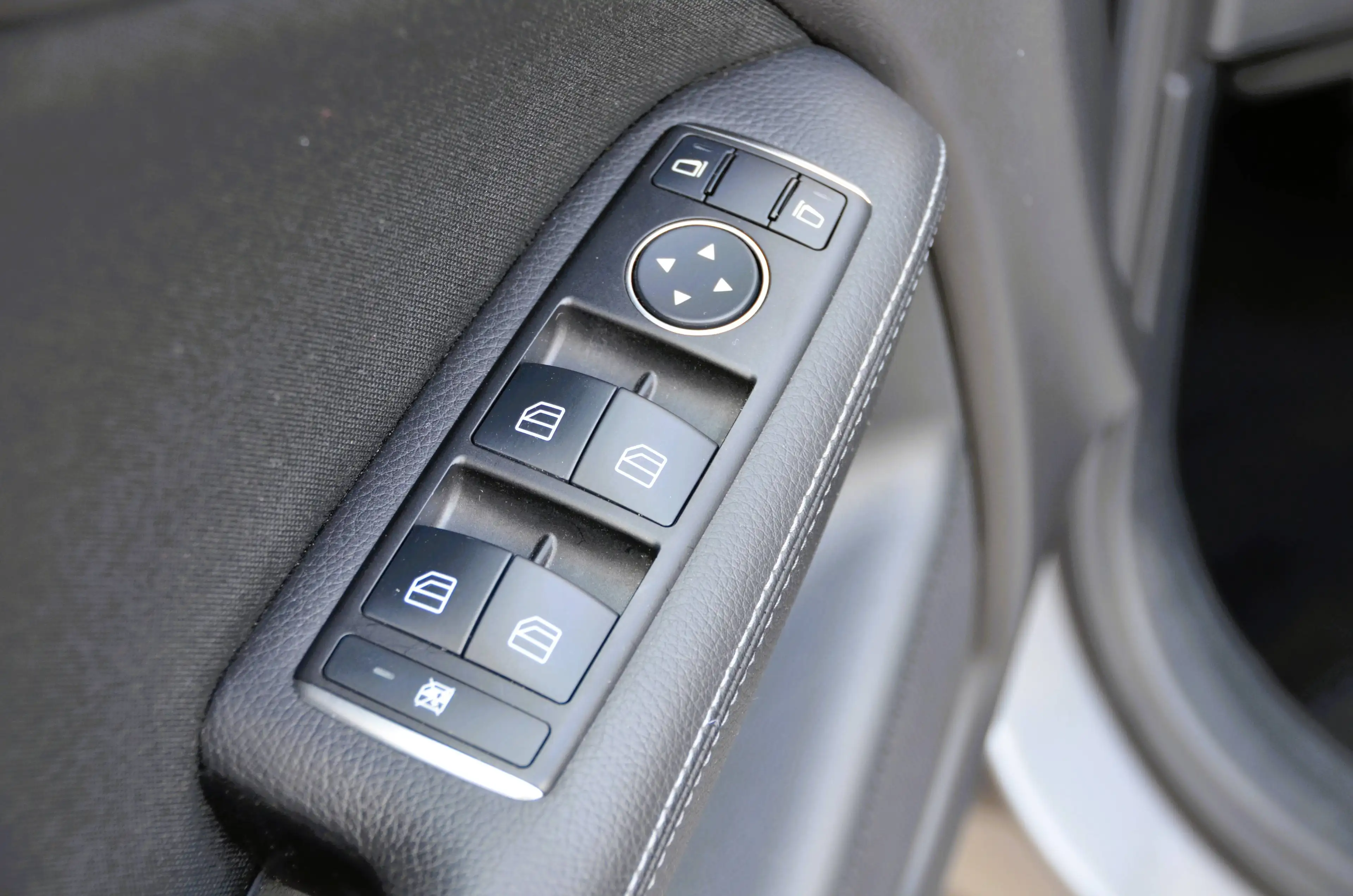 Mercedes-Benz B 220 4-Matic * GPS * PANO * STEPTRONIC * SPORT * LED * TREKHAAK * PDC * — photo 8