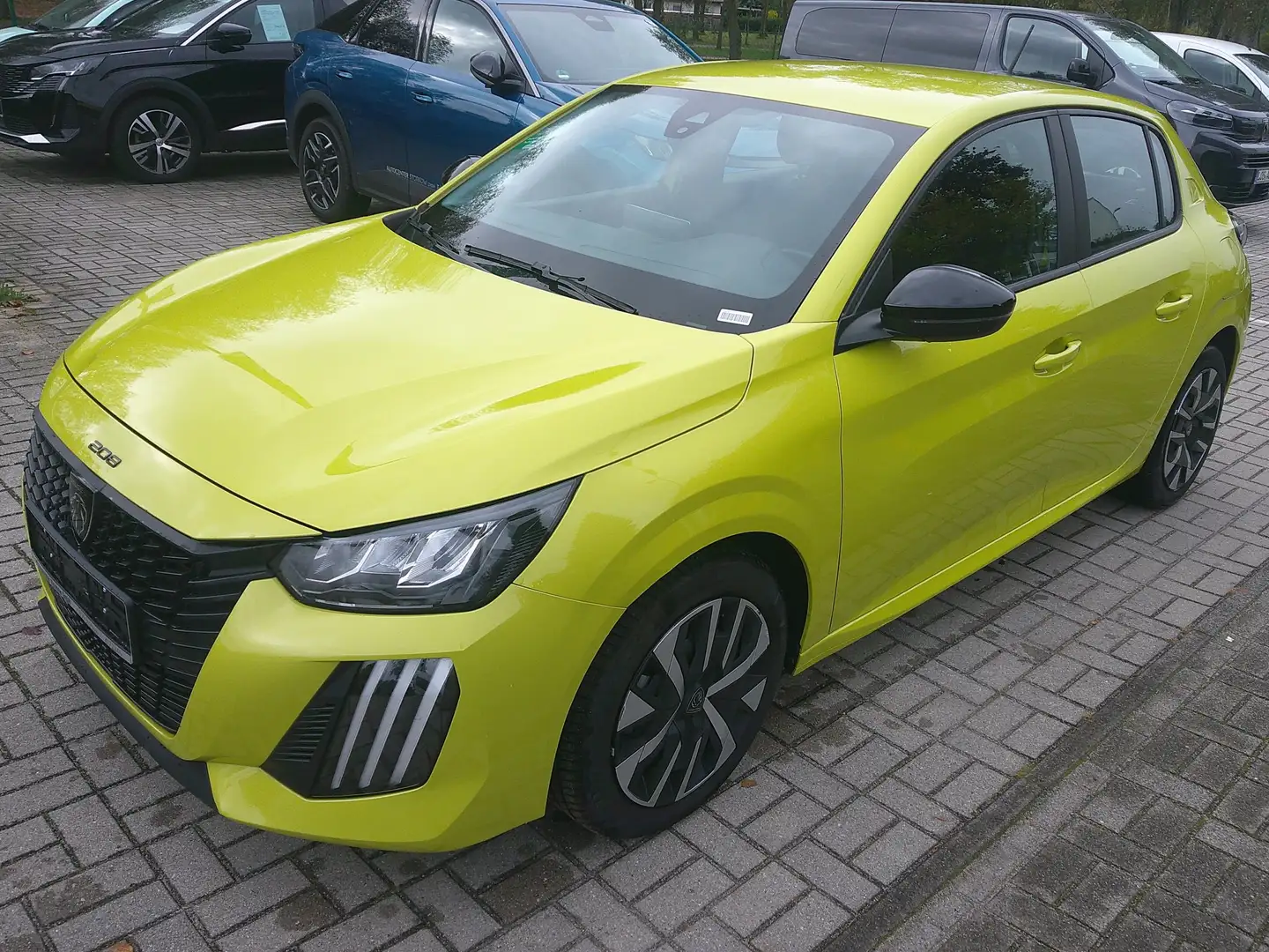 Peugeot 208 Active PureTech 100 Gelb - 1