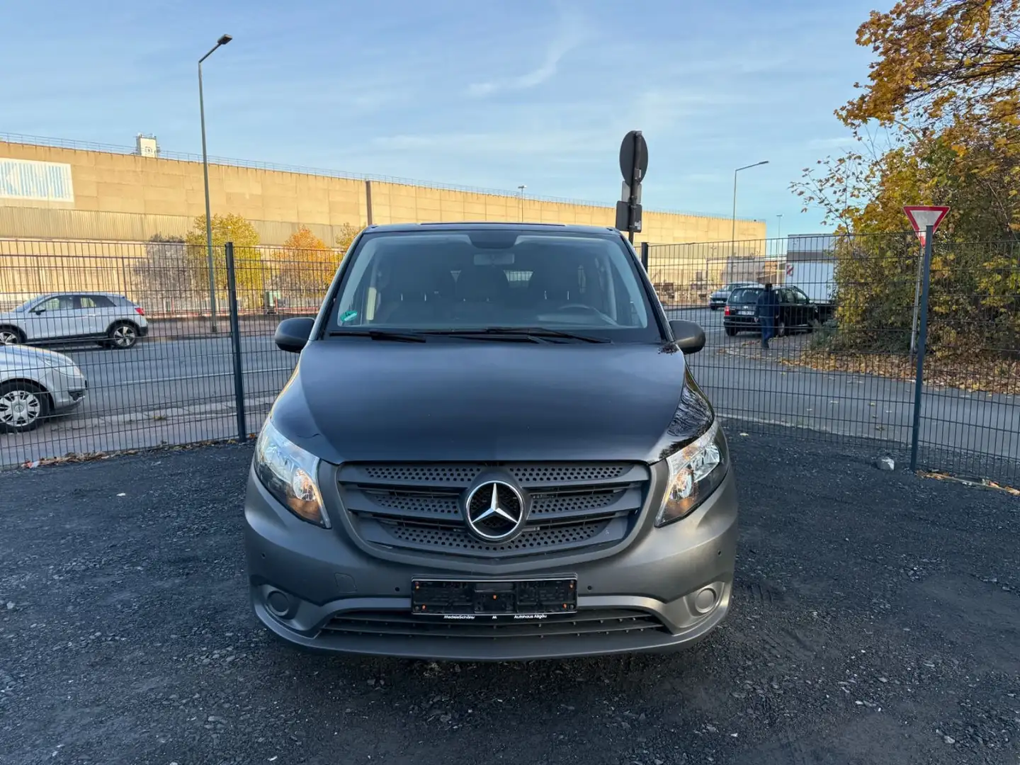 Mercedes-Benz Vito Tourer 116 CDI/BT Pro lang Navi Klima 9Sitz Schwarz - 2