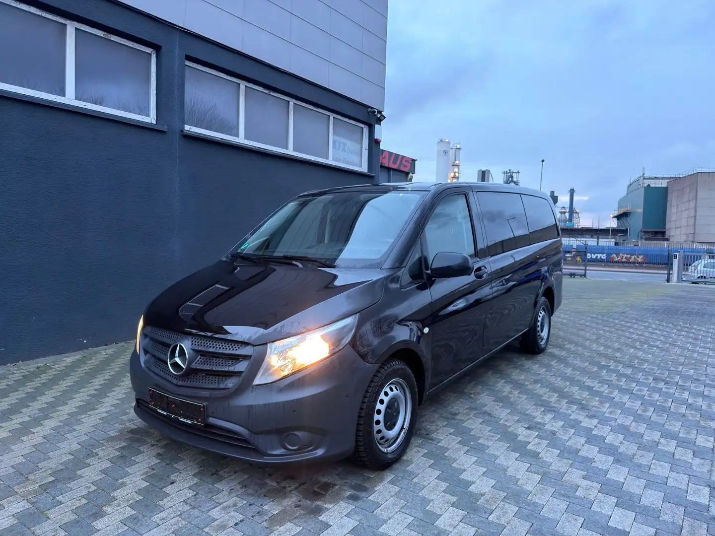 Mercedes-Benz Vito Tourer 116 CDI/BT Pro lang Navi Klima 9Sitz Noir - 1